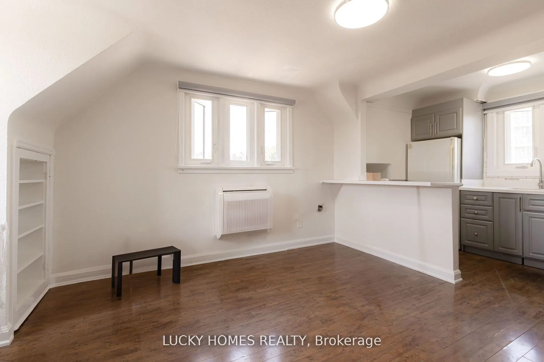 157 Centre Street S, #2nd Floor