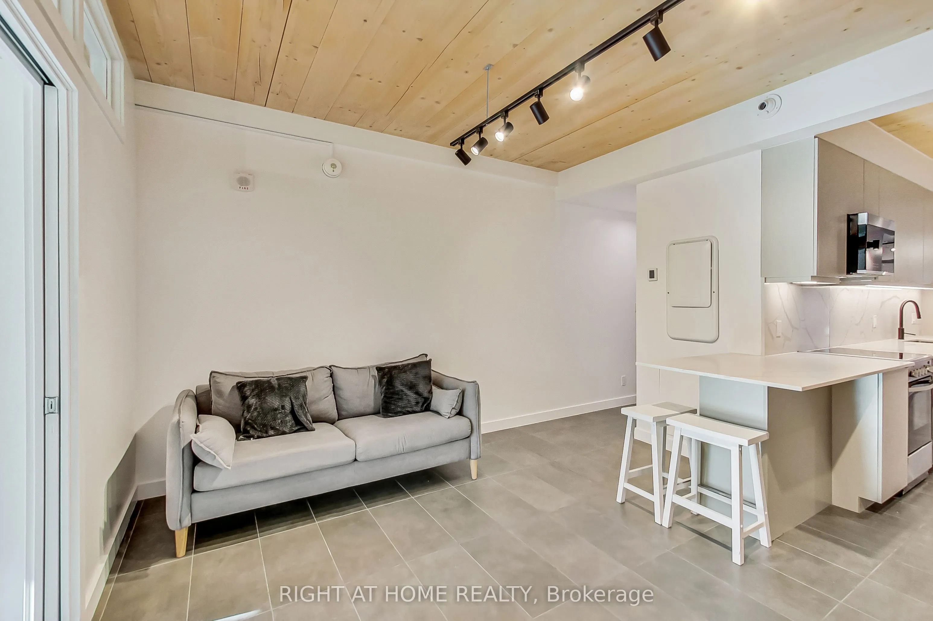 1602 Queen Street E, #301