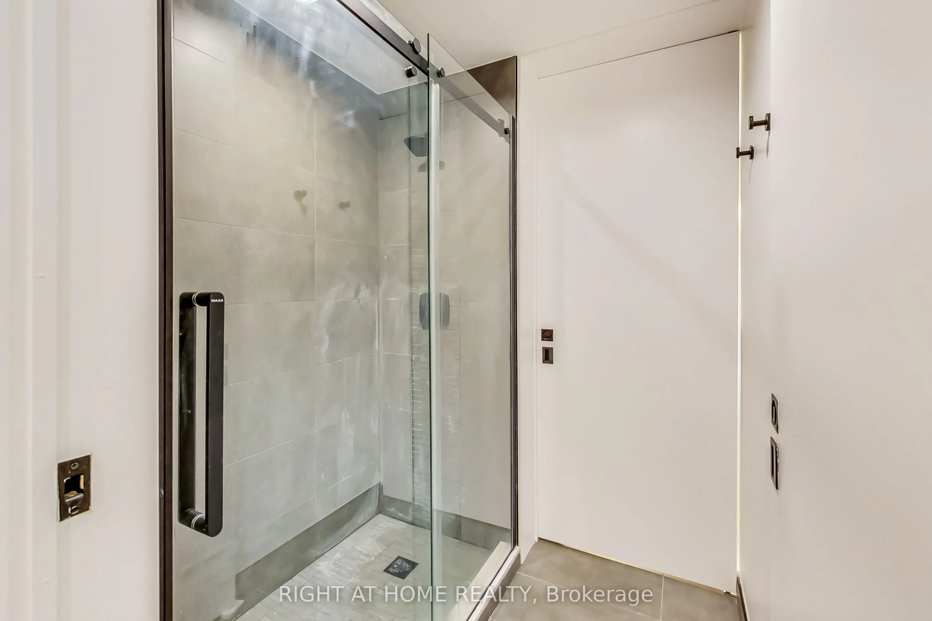 1602 Queen Street E, #301