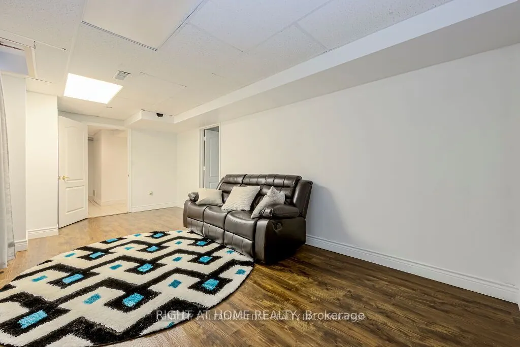 33 Markwood Crescent
