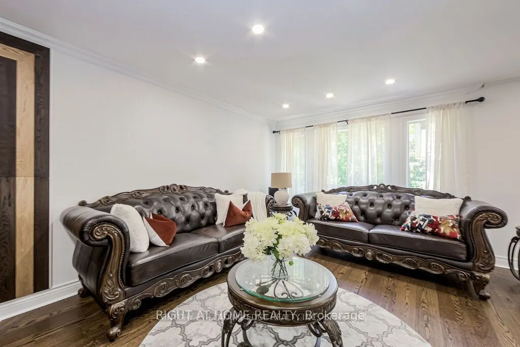 33 Markwood Crescent
