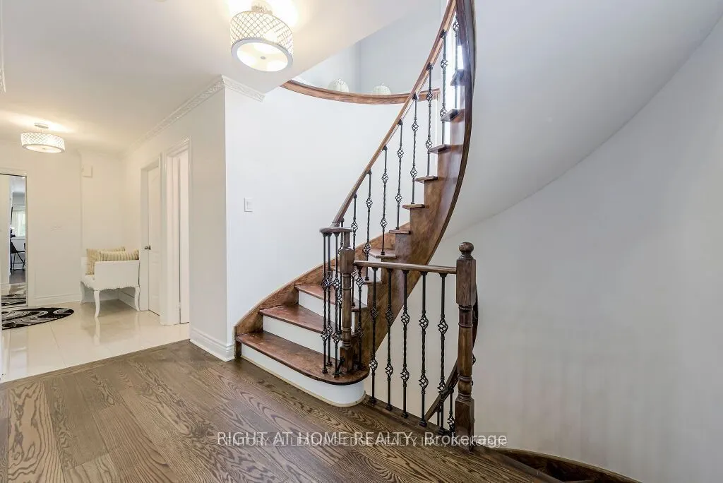 33 Markwood Crescent