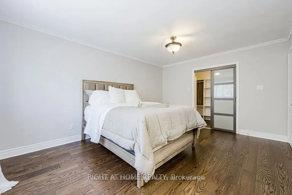 33 Markwood Crescent