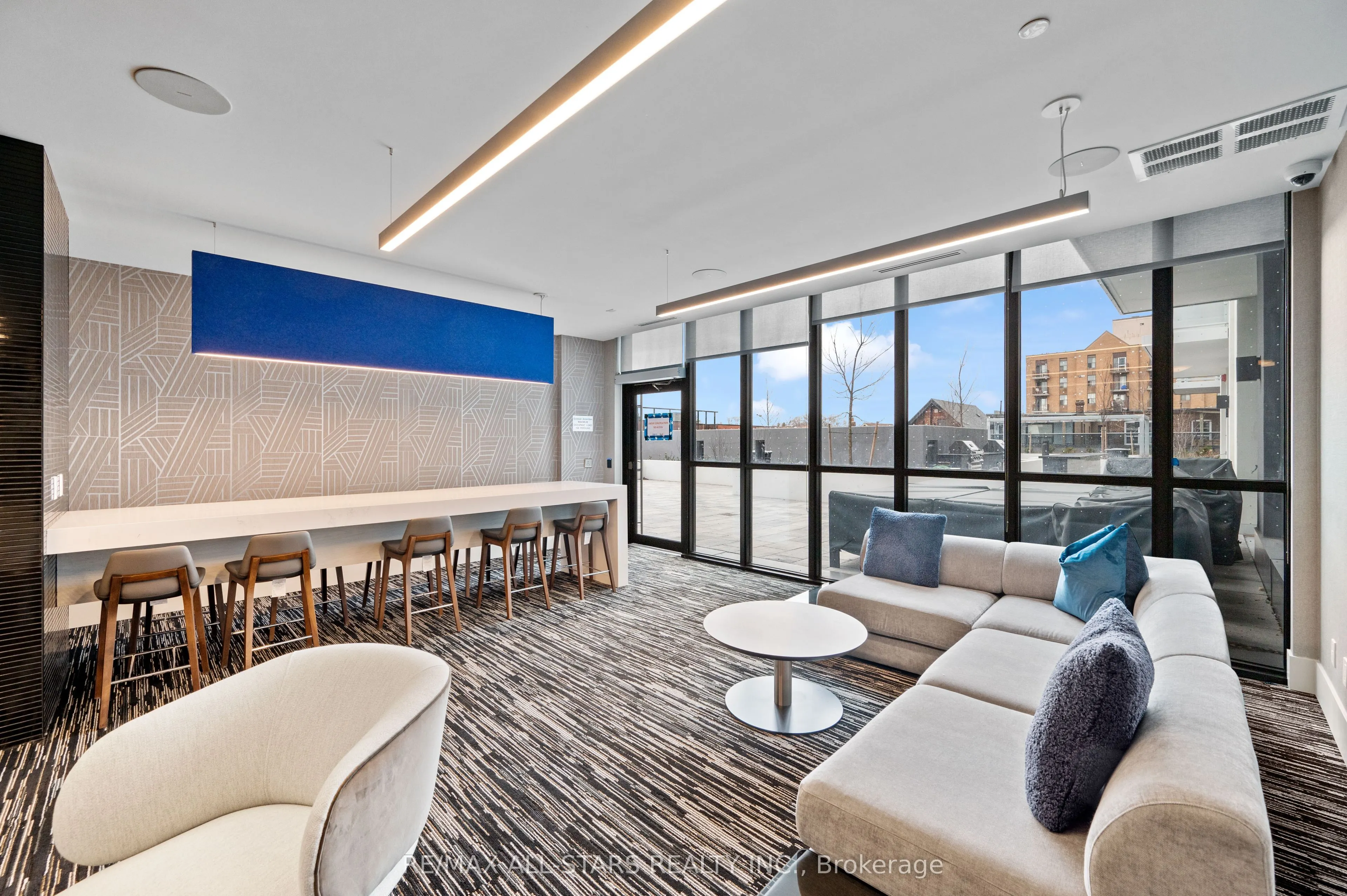 286 Main Street, #2710