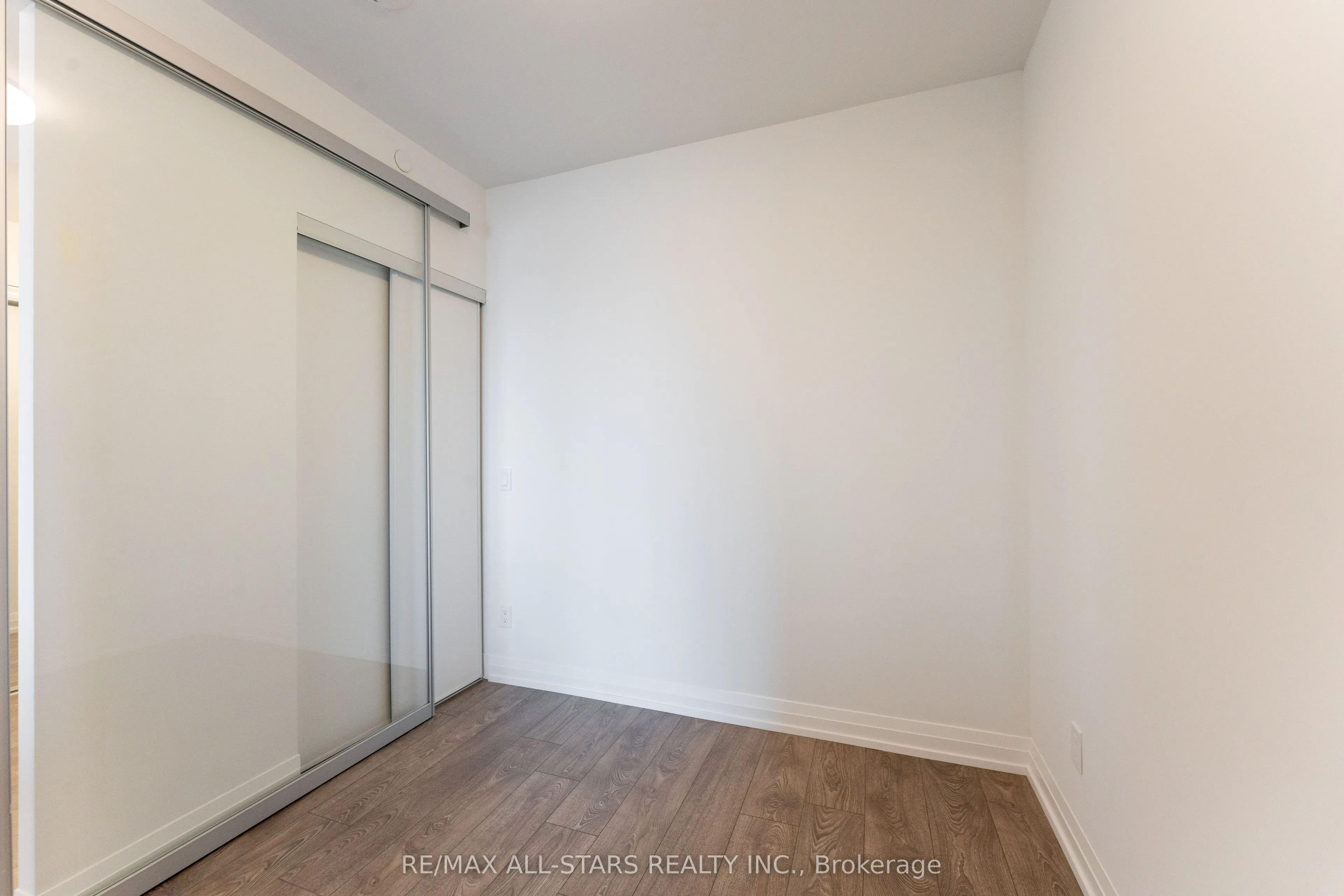 286 Main Street, #2710