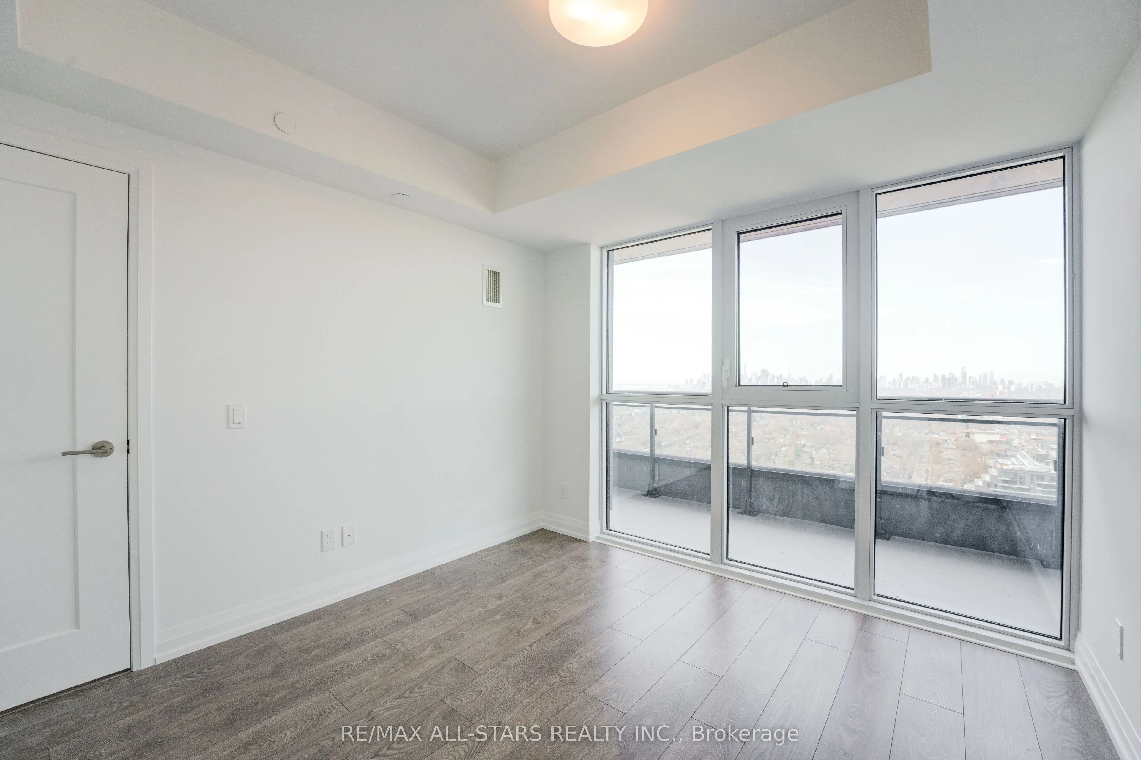 286 Main Street, #2710