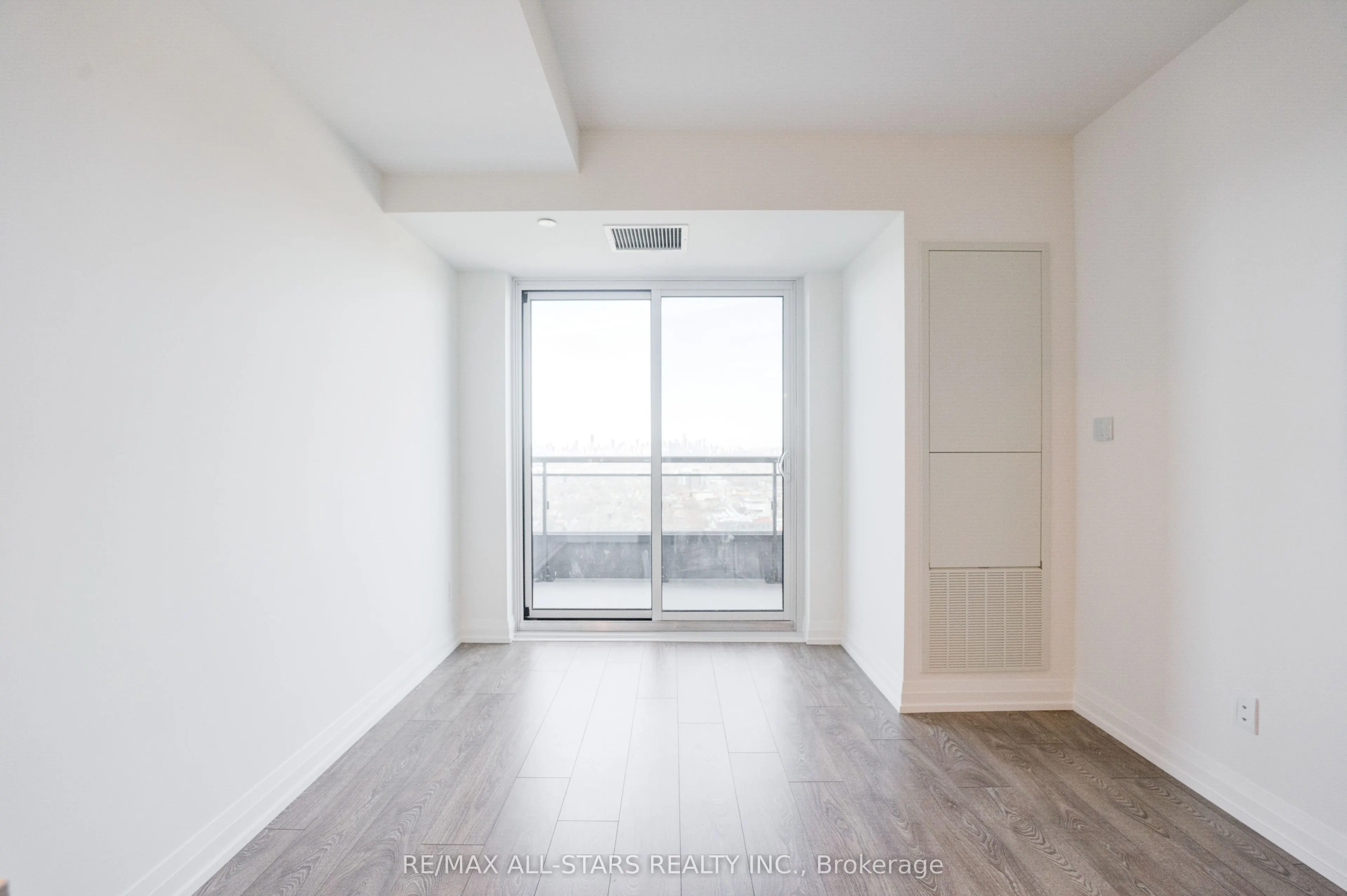286 Main Street, #2710