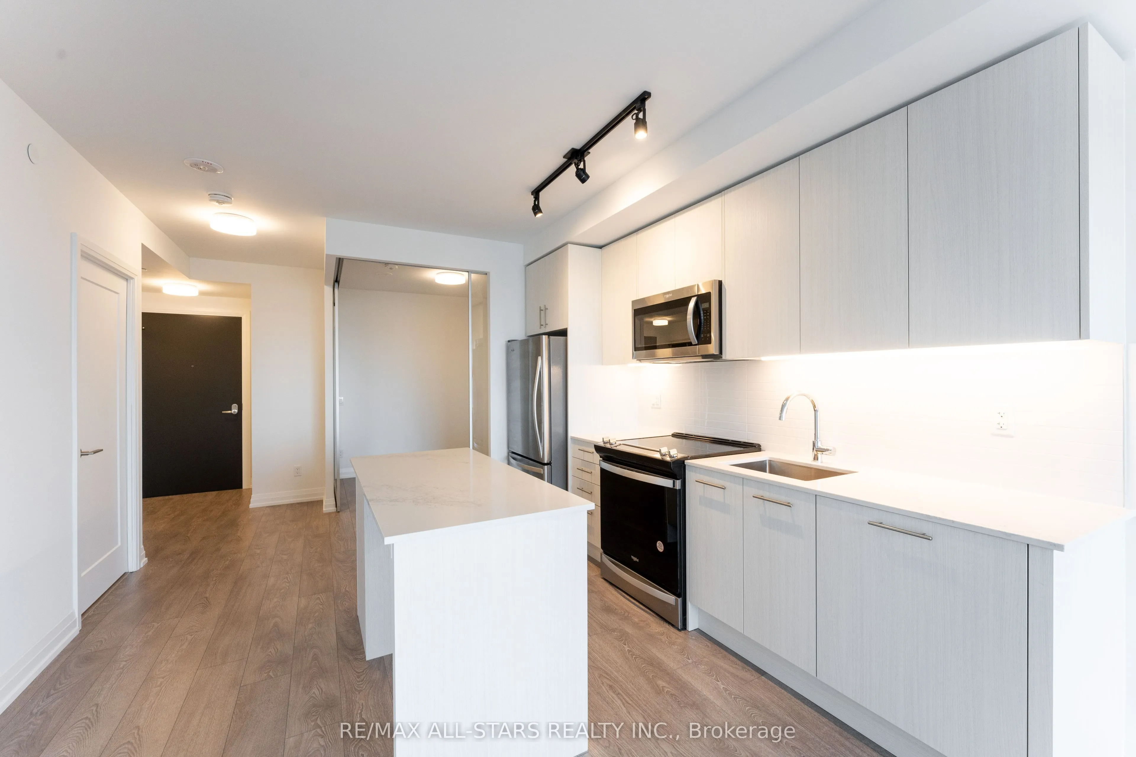286 Main Street, #2710