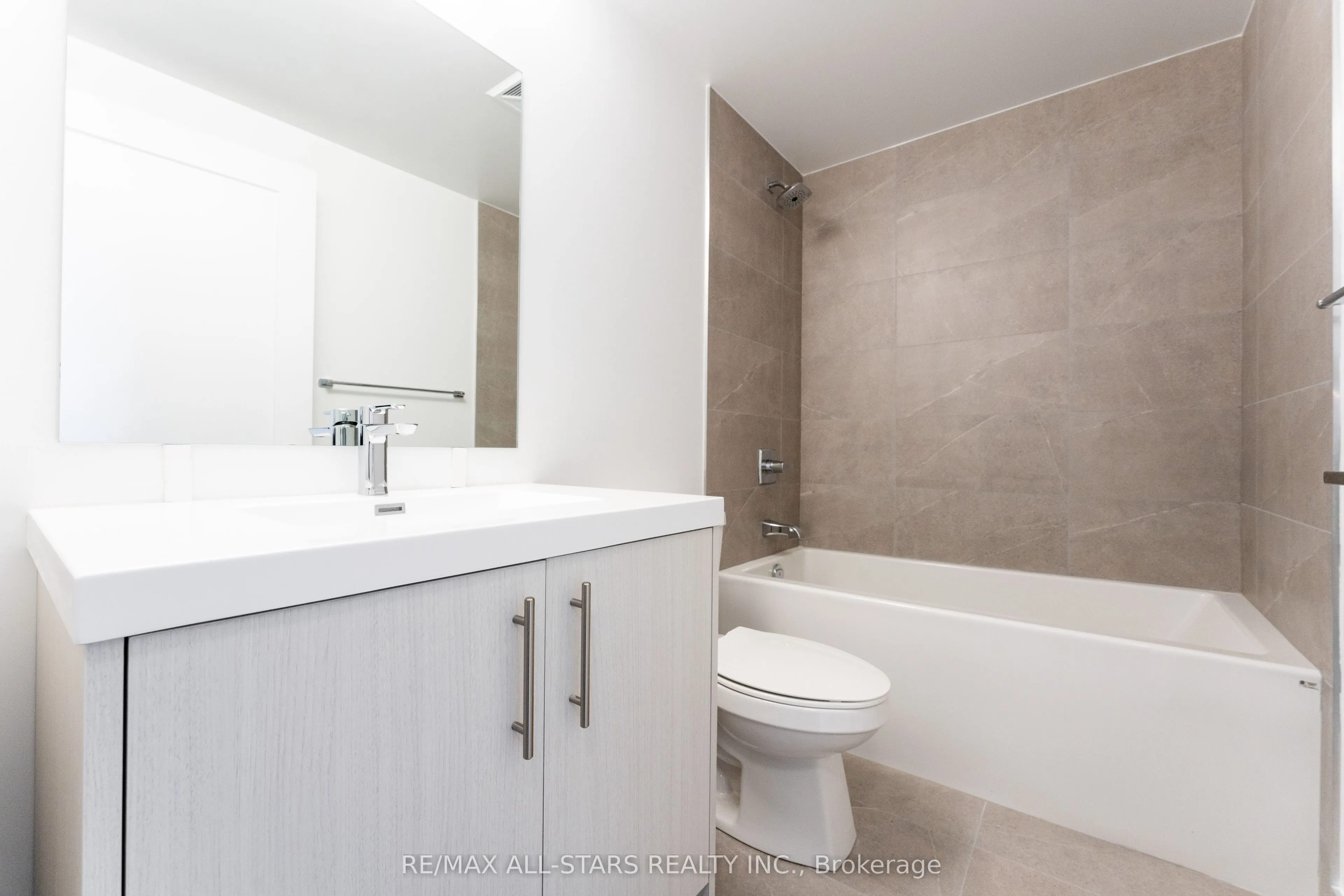 286 Main Street, #2710
