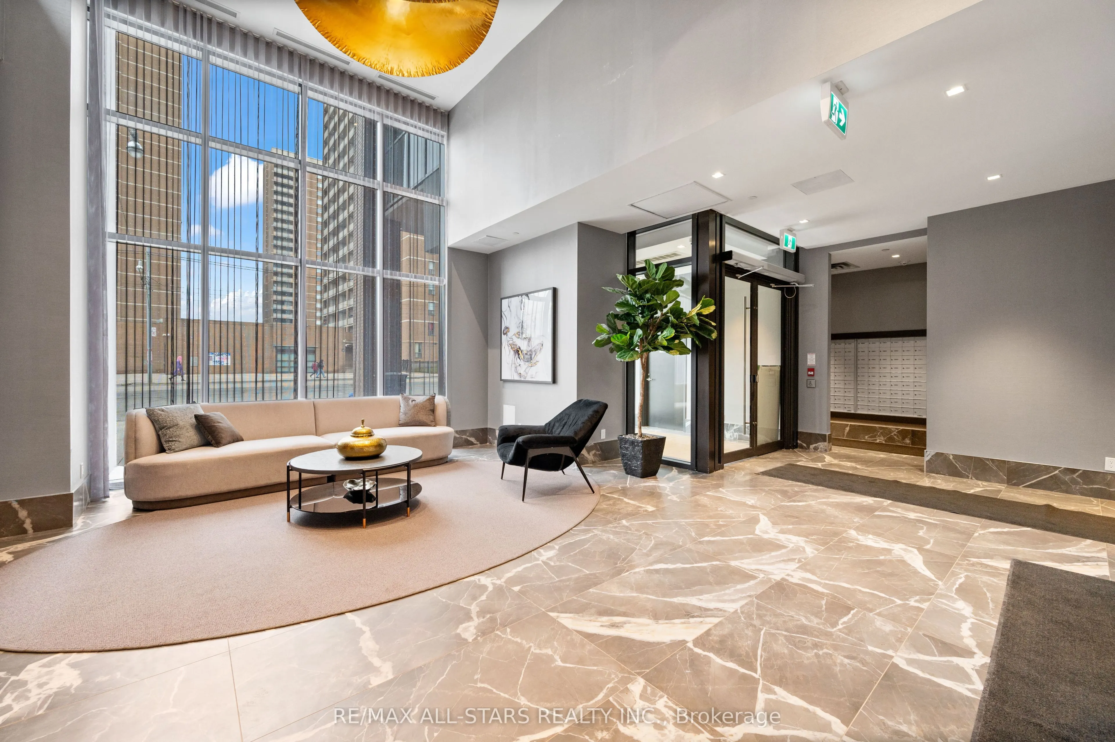 286 Main Street, #2710