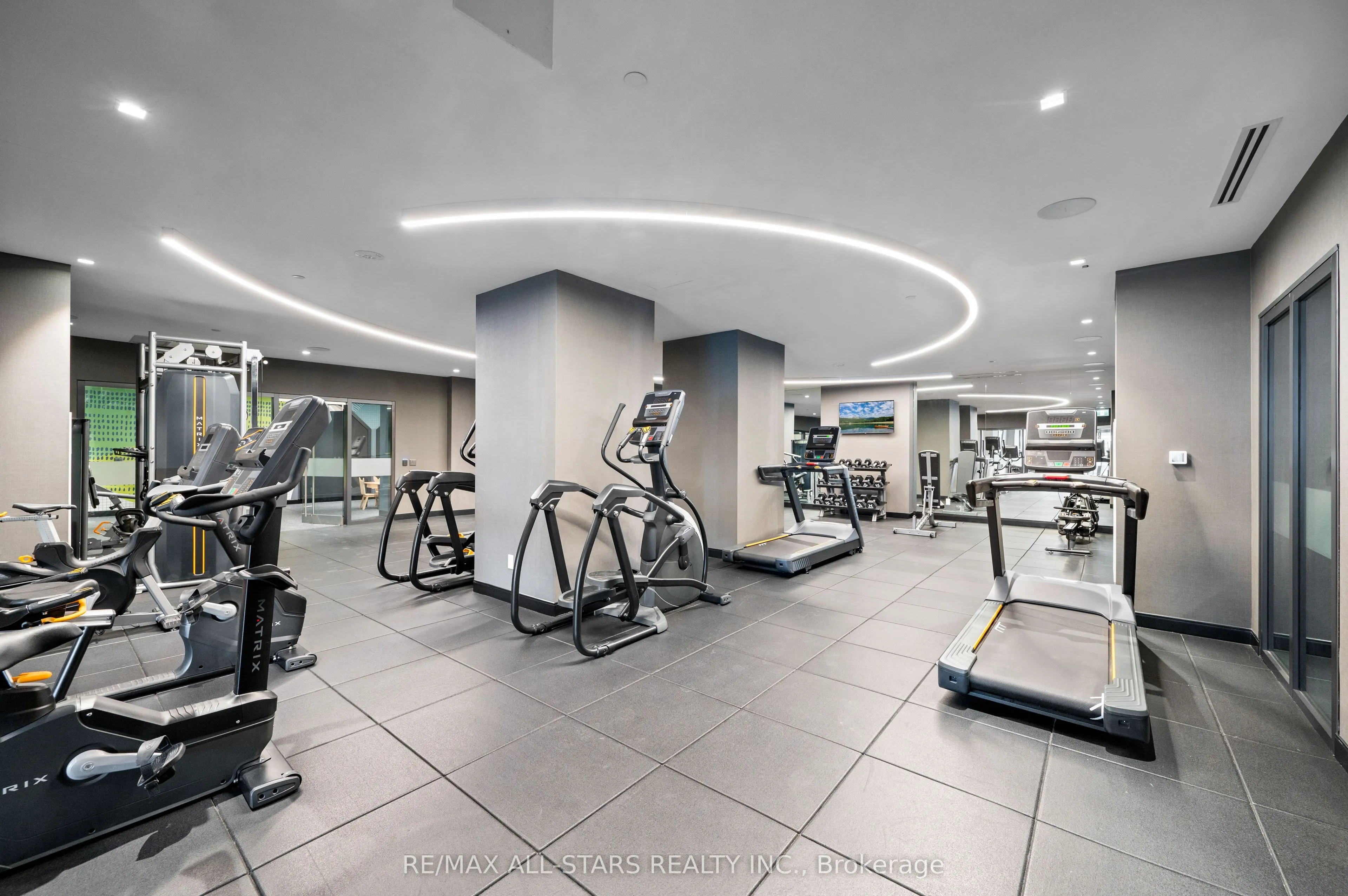 286 Main Street, #2710