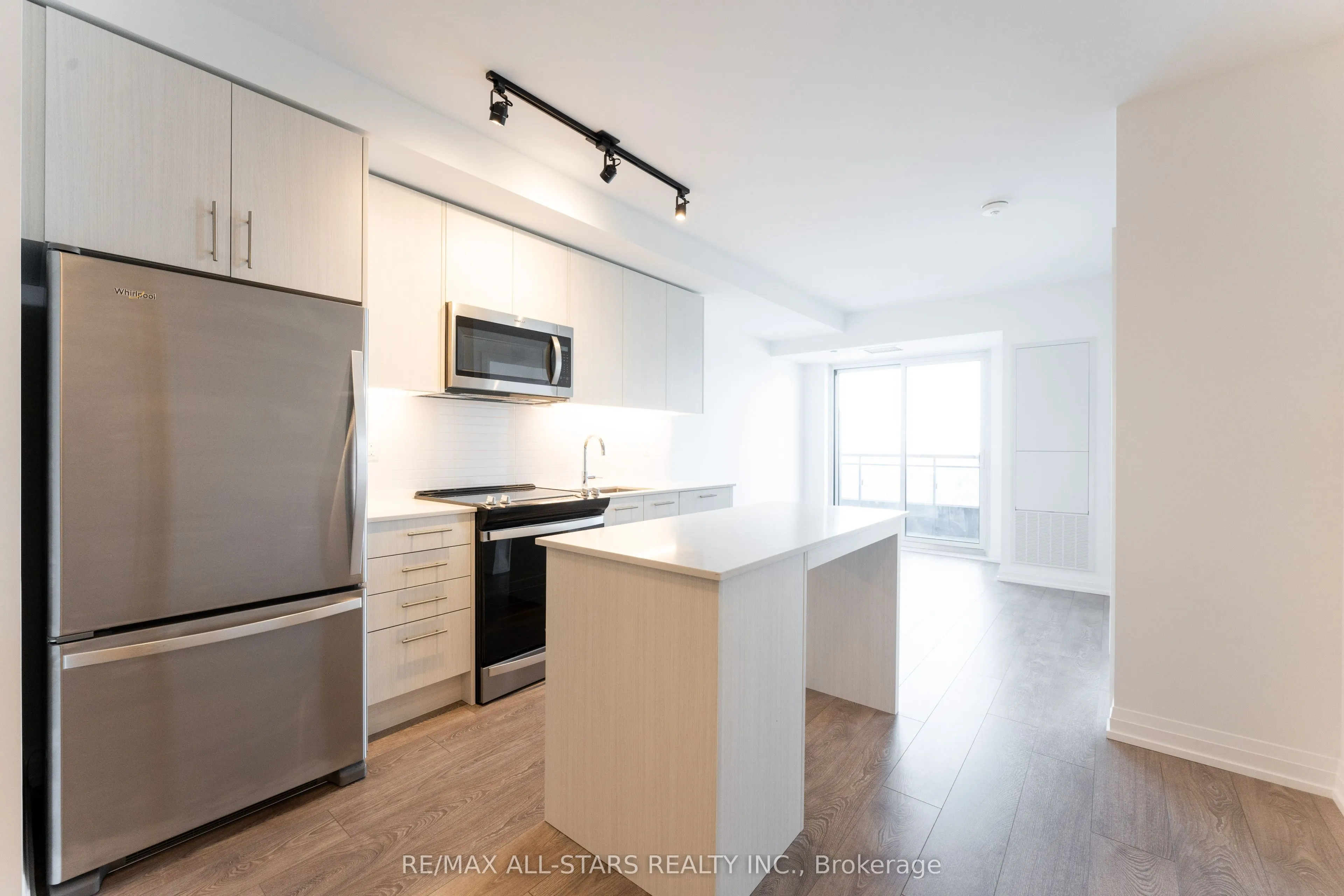 286 Main Street, #2710