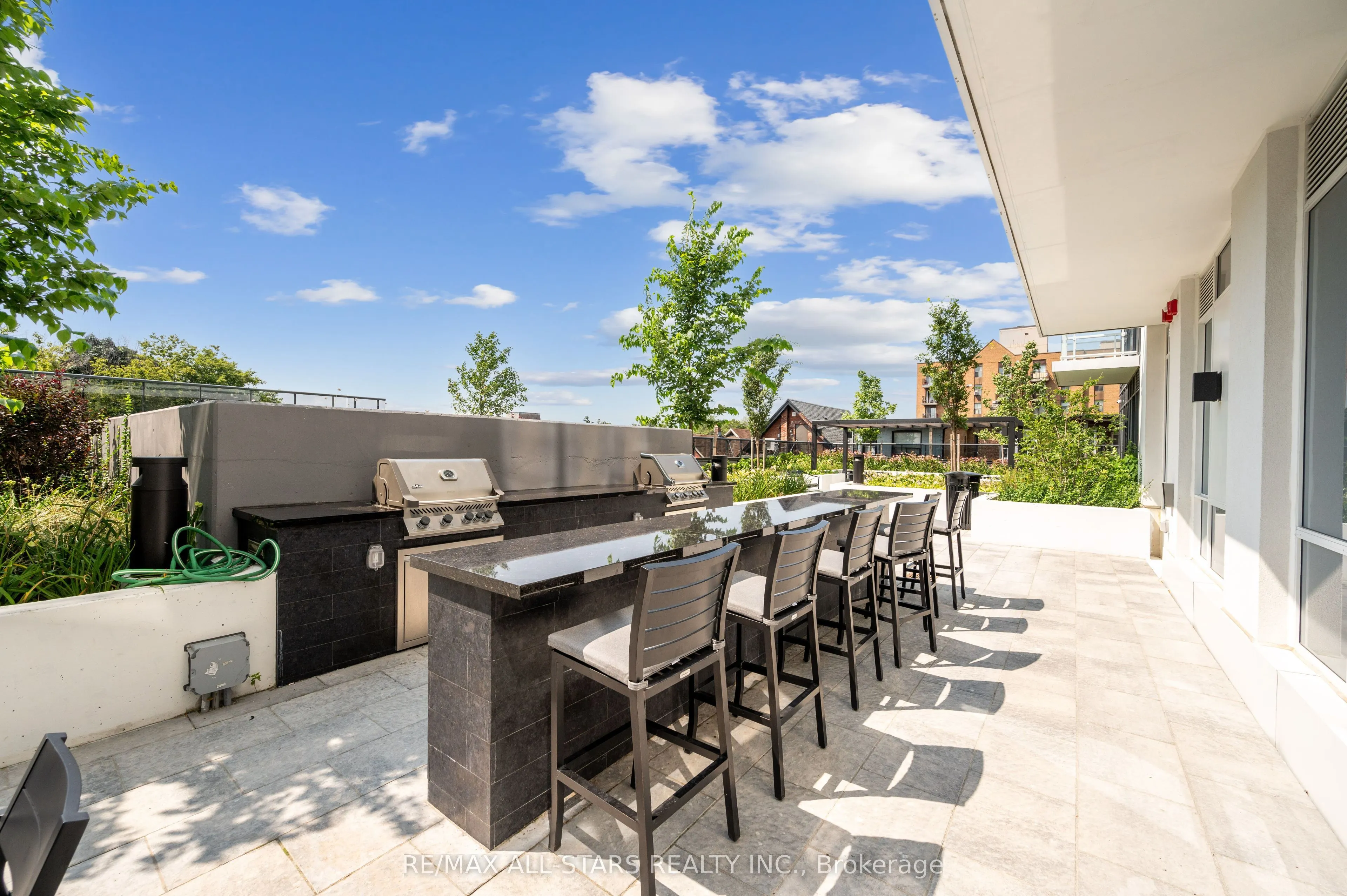 286 Main Street, #2710