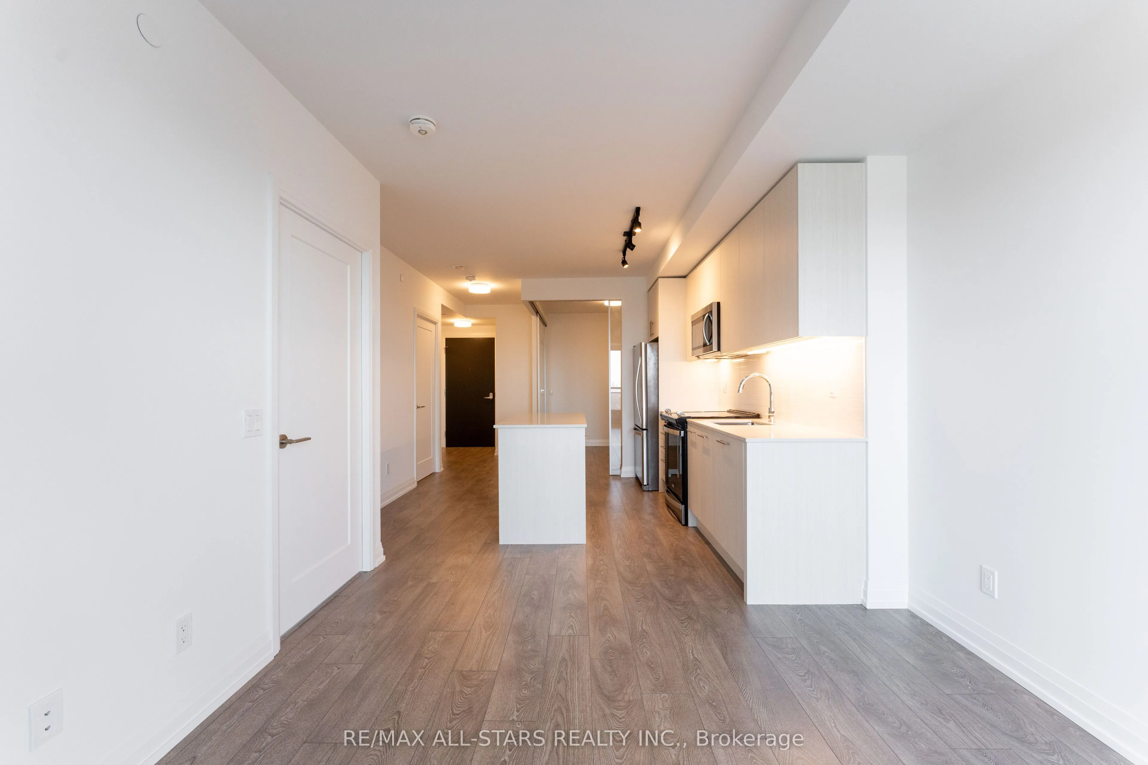 286 Main Street, #2710