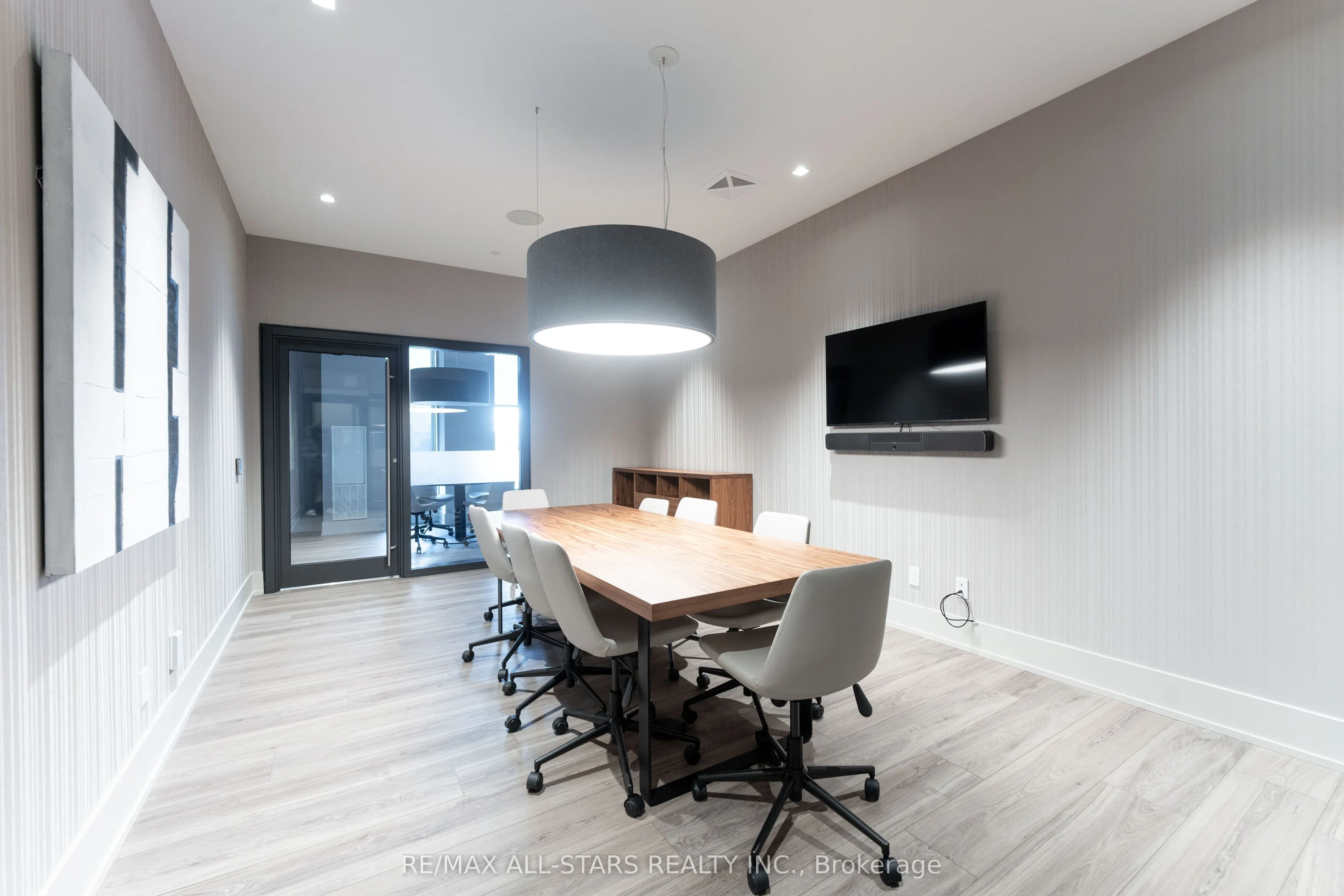 286 Main Street, #2710
