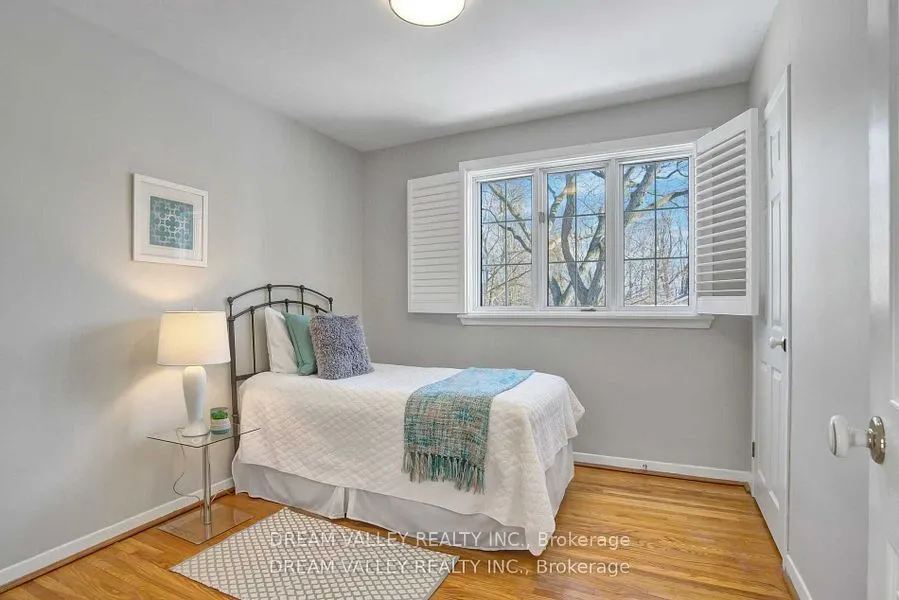 52 South Marine Drive S