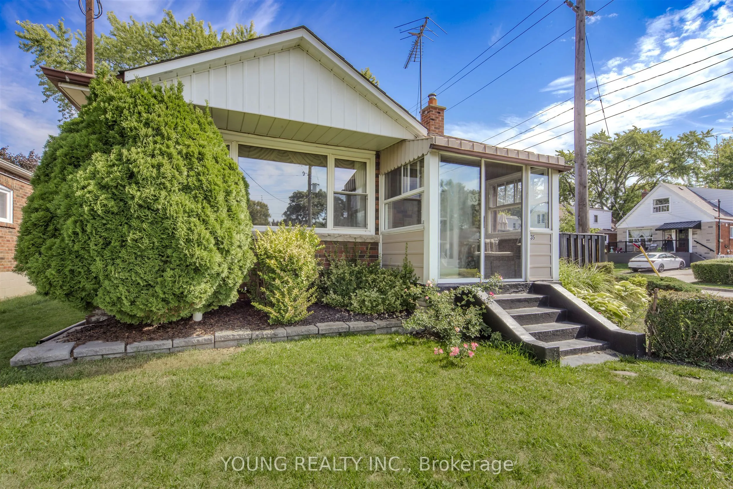 35 Porter Crescent