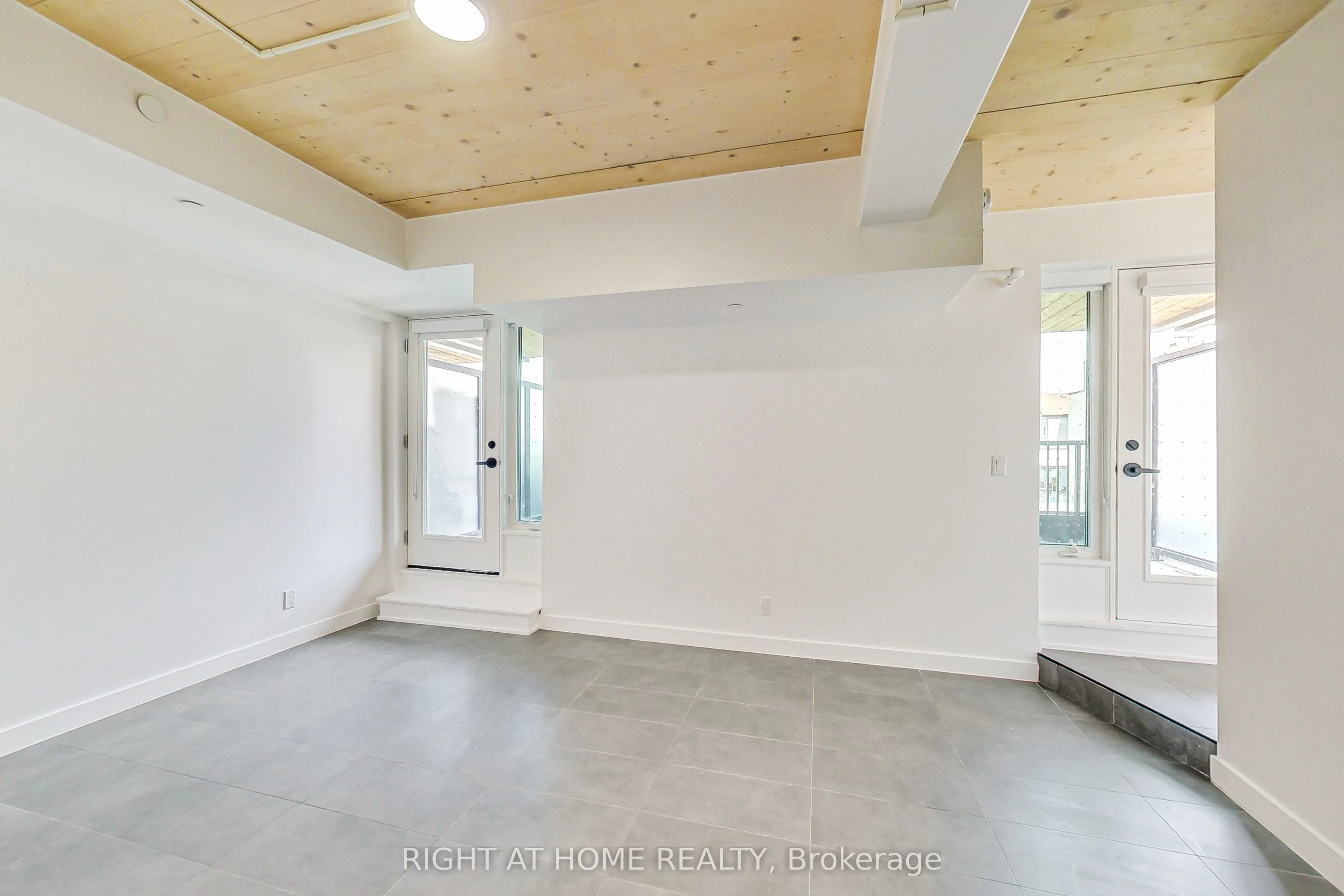 1602 Queen Street E, #201