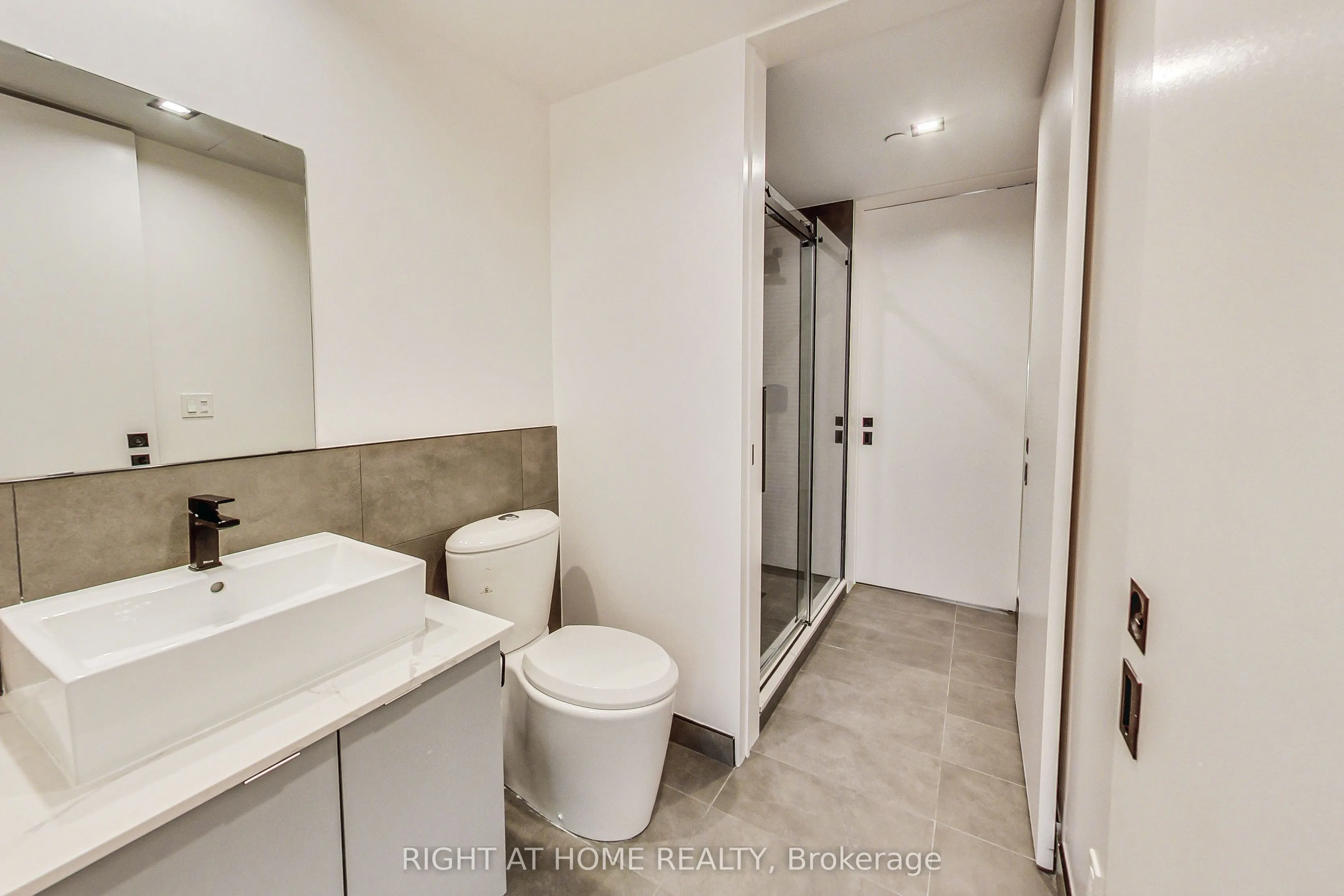 1602 Queen Street E, #201