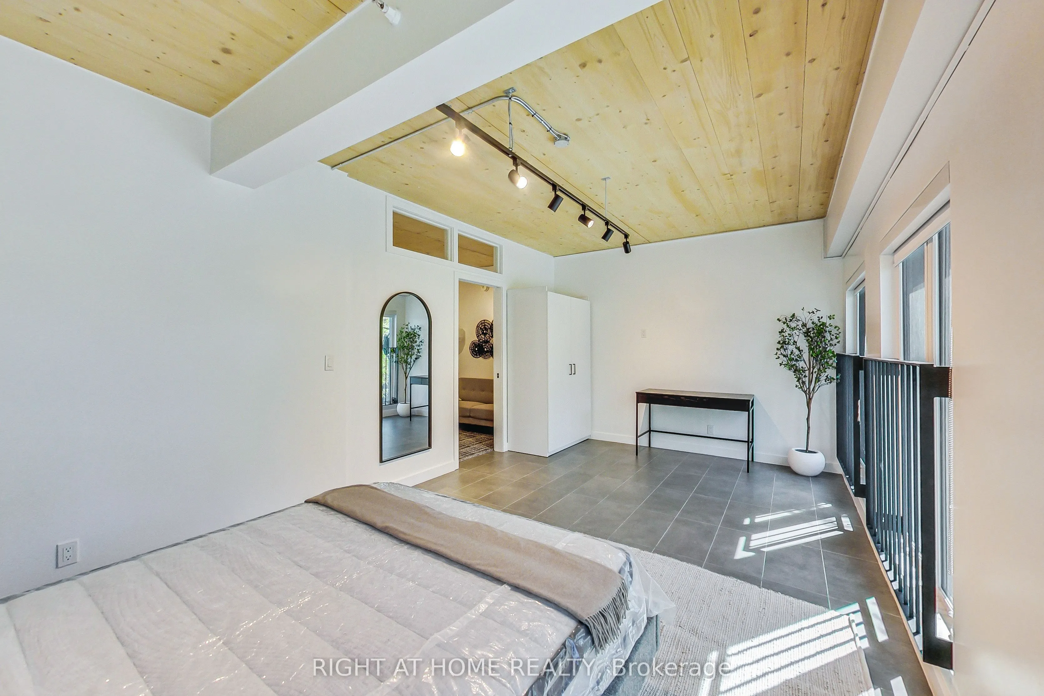 1604 Queen Street E, #201