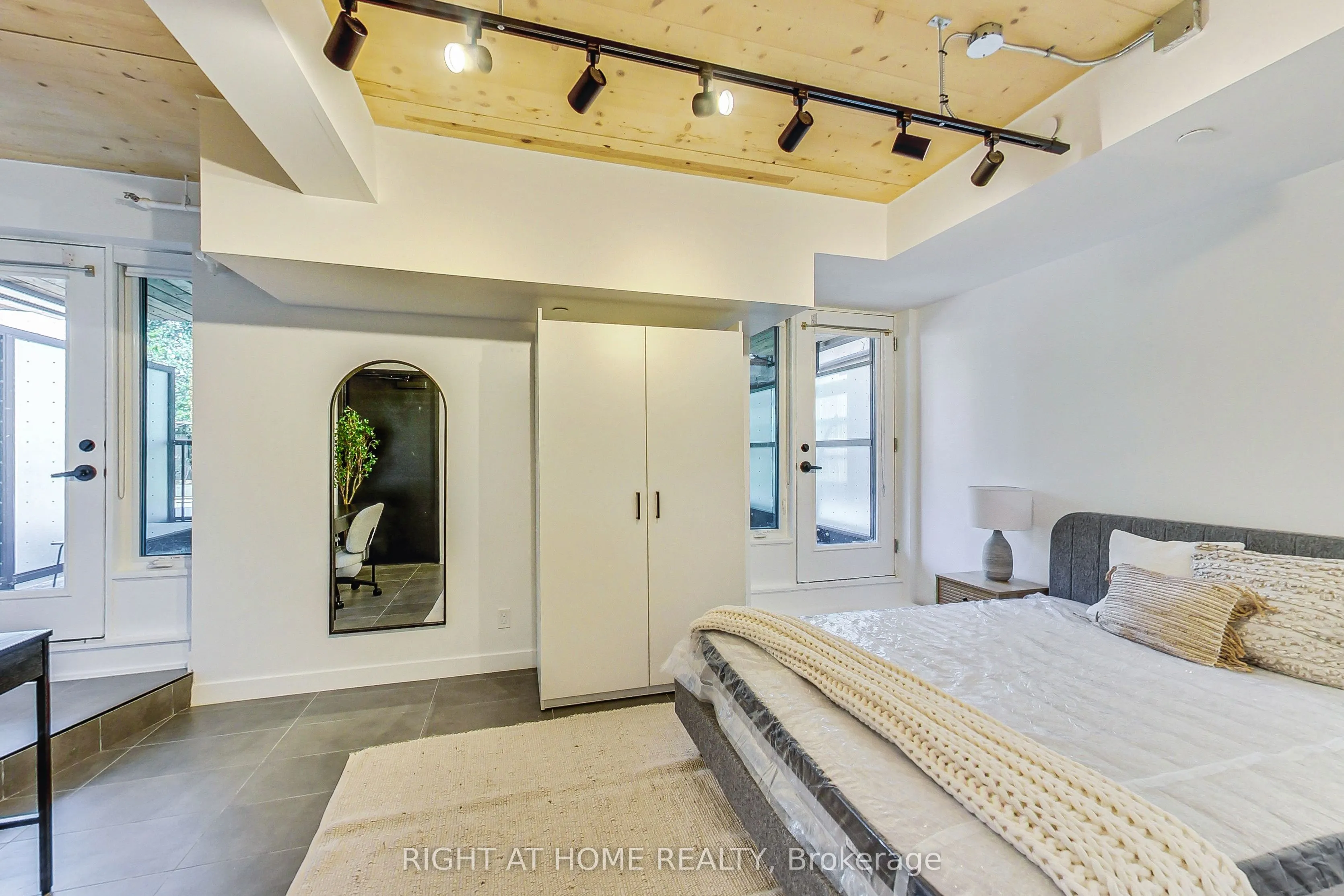 1604 Queen Street E, #201