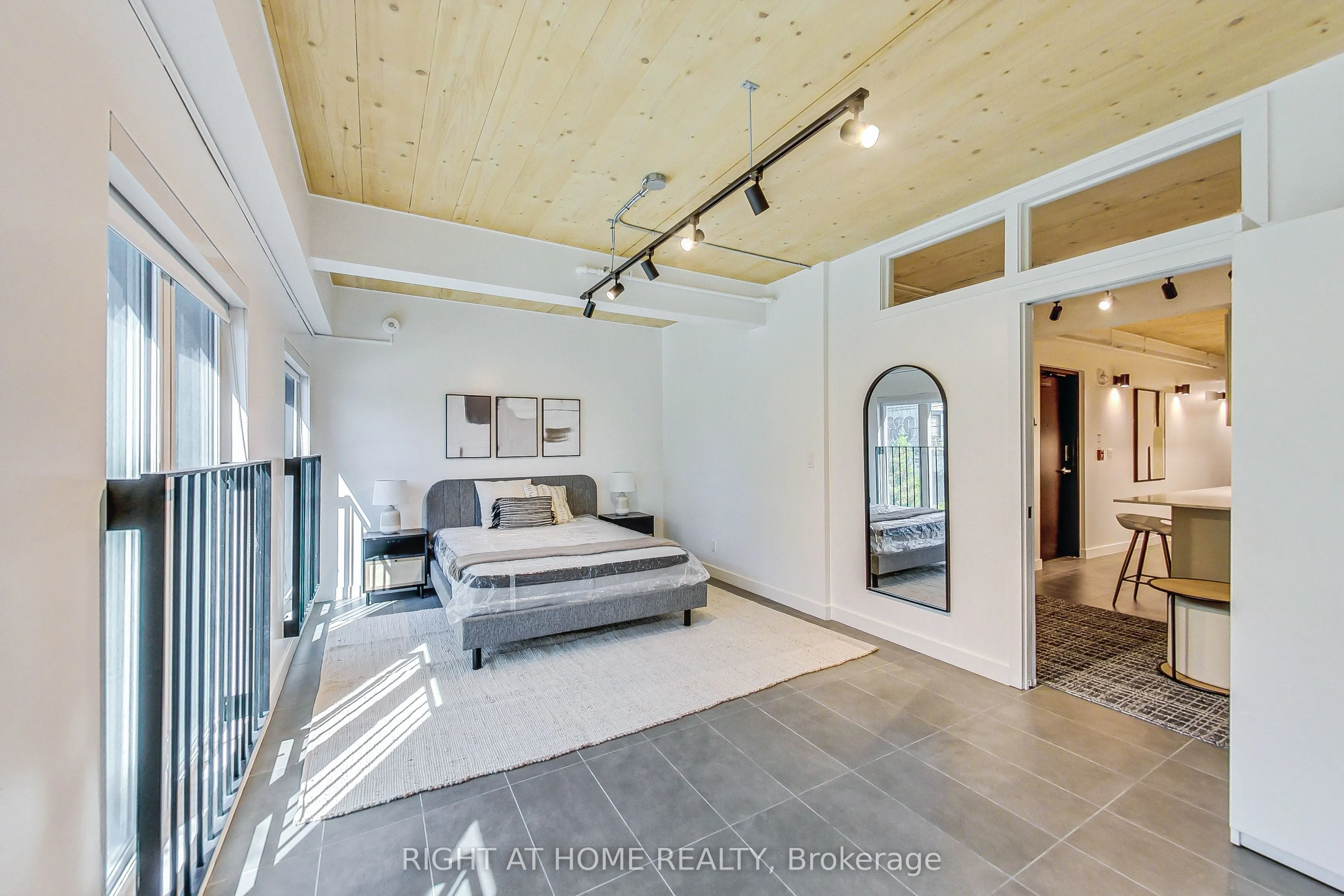 1604 Queen Street E, #201