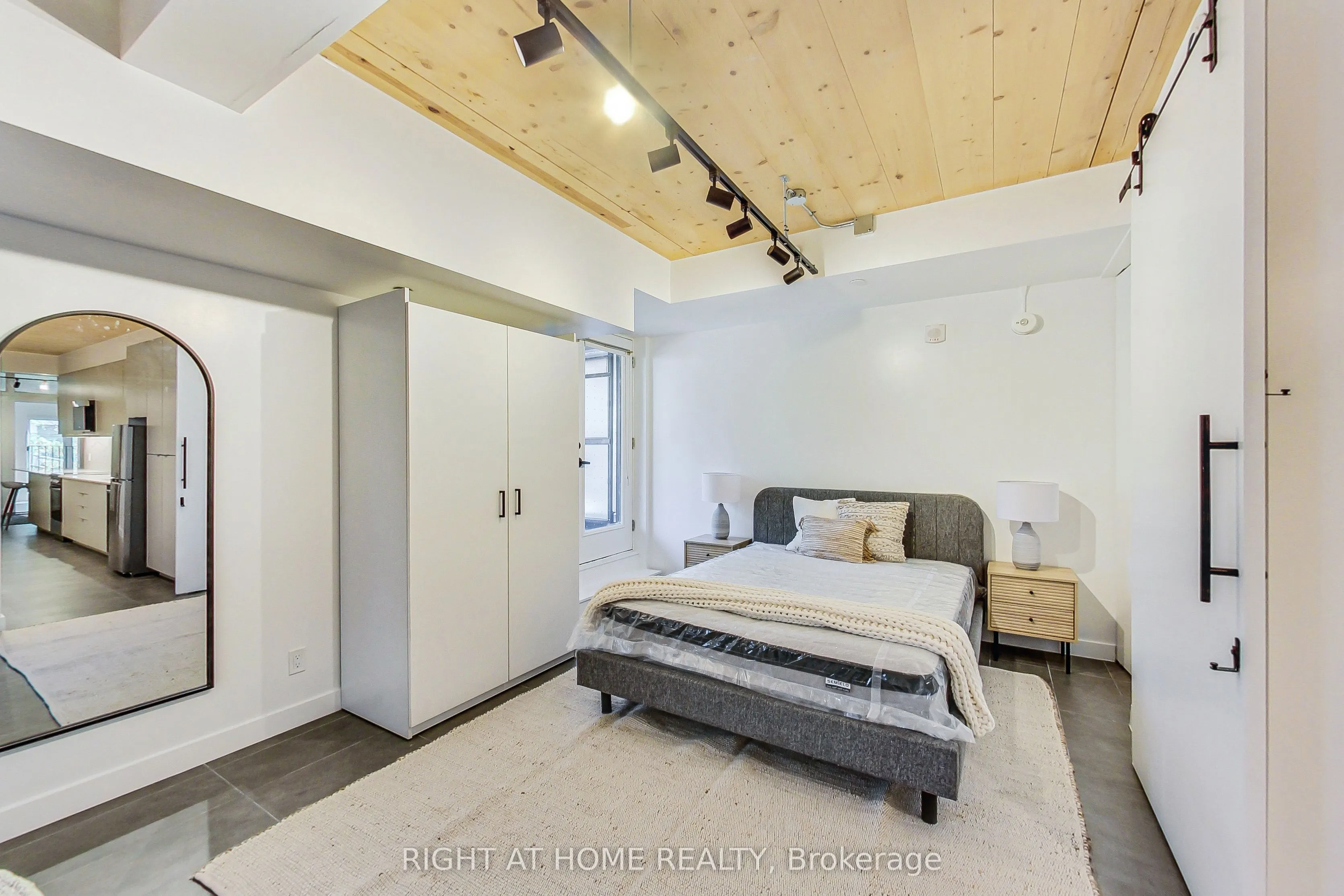 1604 Queen Street E, #201
