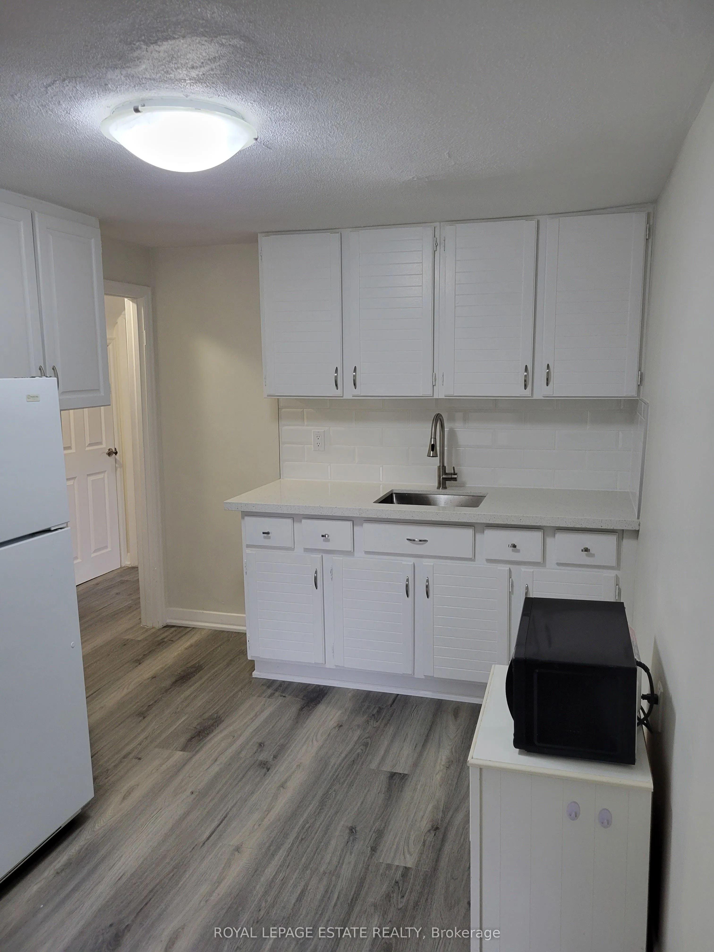 13 Pinegrove Avenue, #Upper