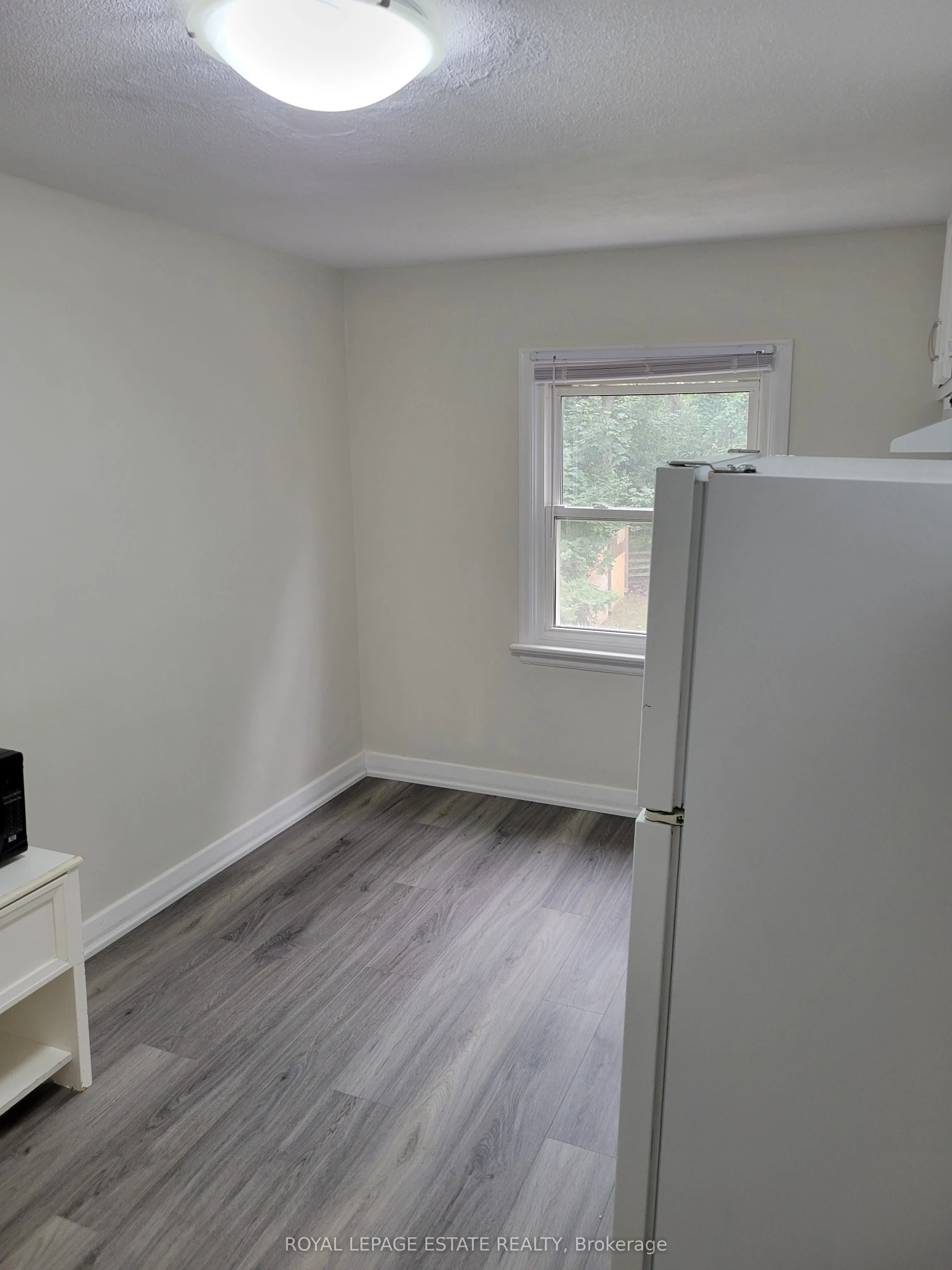 13 Pinegrove Avenue, #Upper