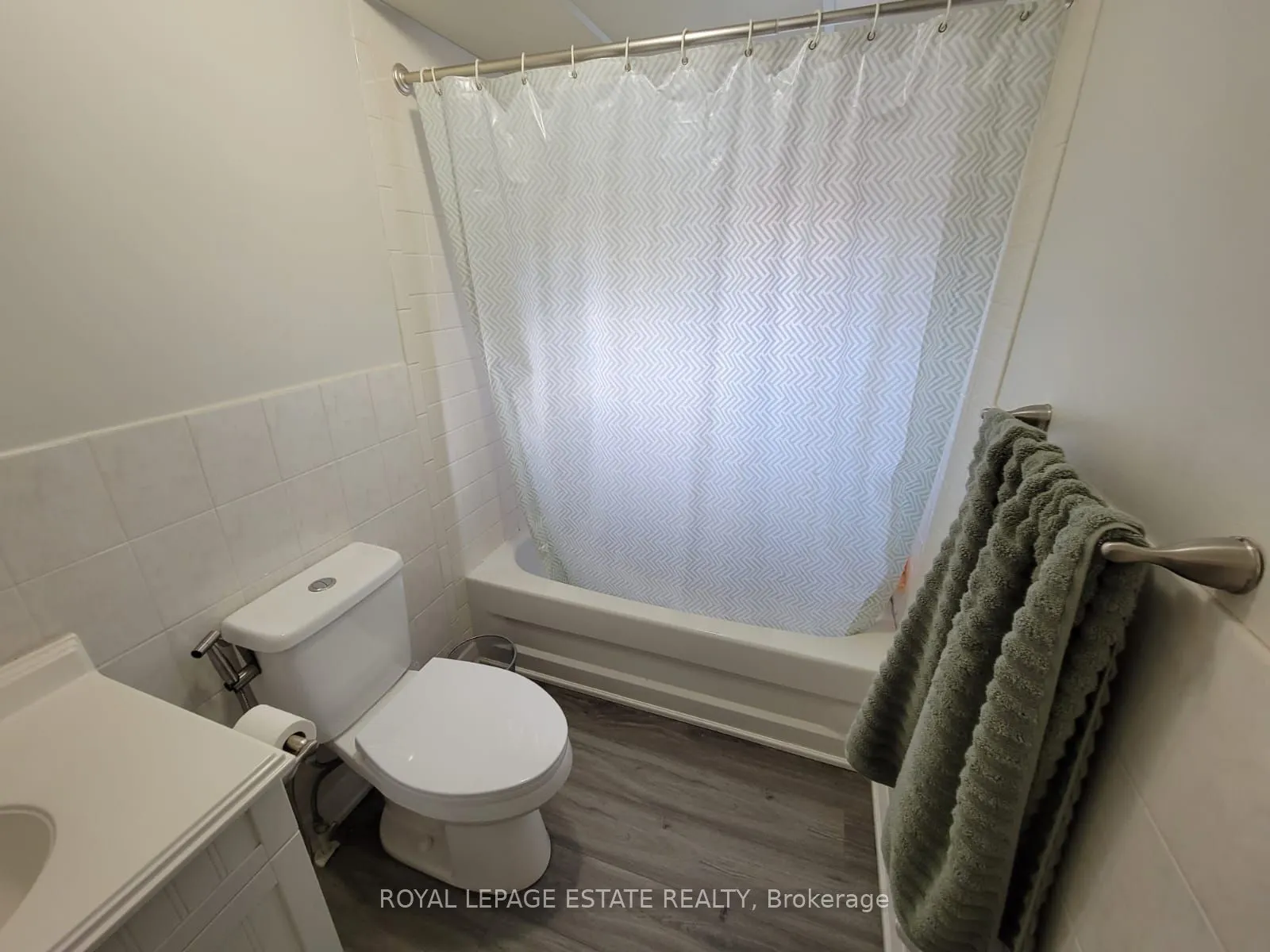 13 Pinegrove Avenue, #Upper