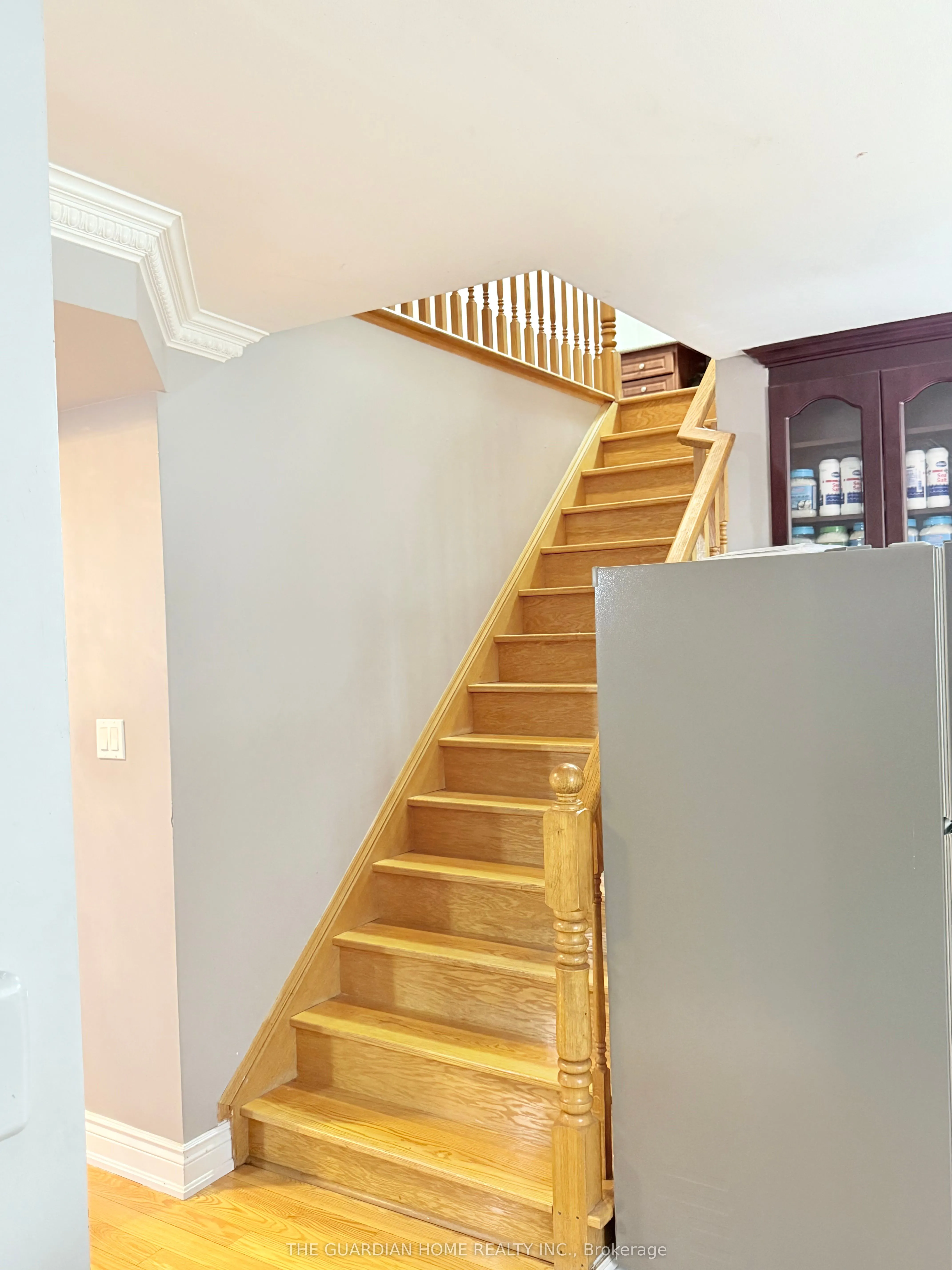 46 Bobolink Avenue, #Main Floor