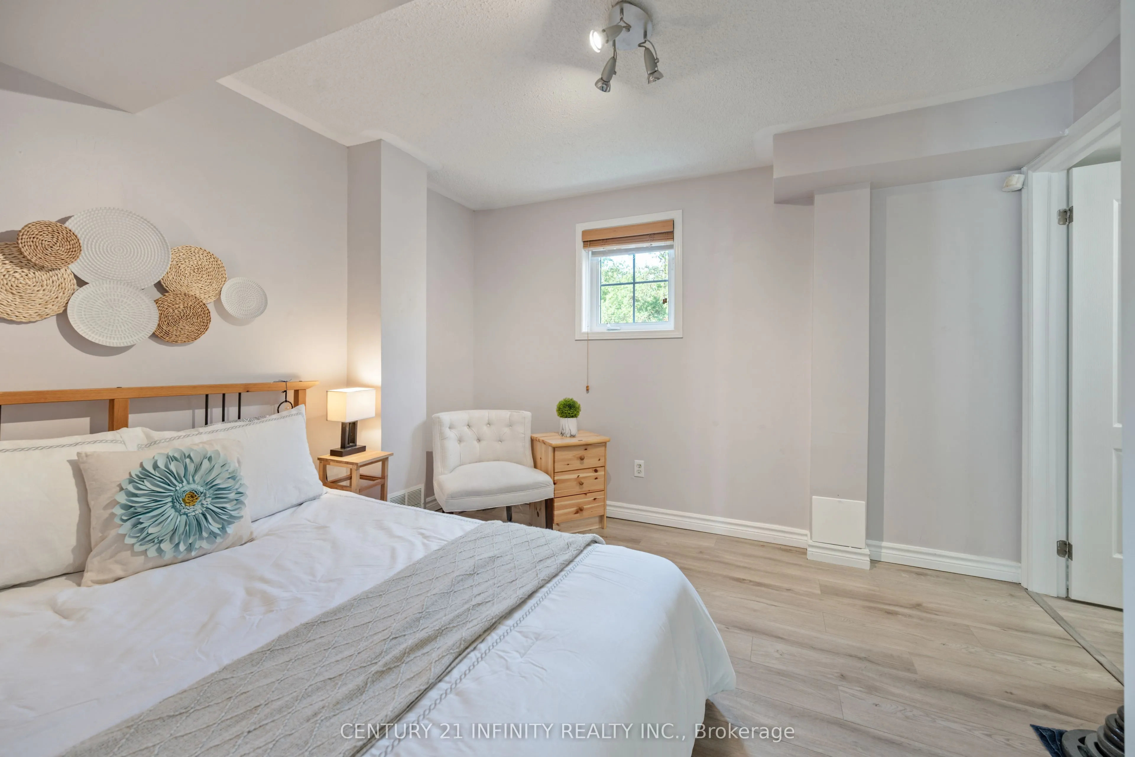 973 Mountview Court