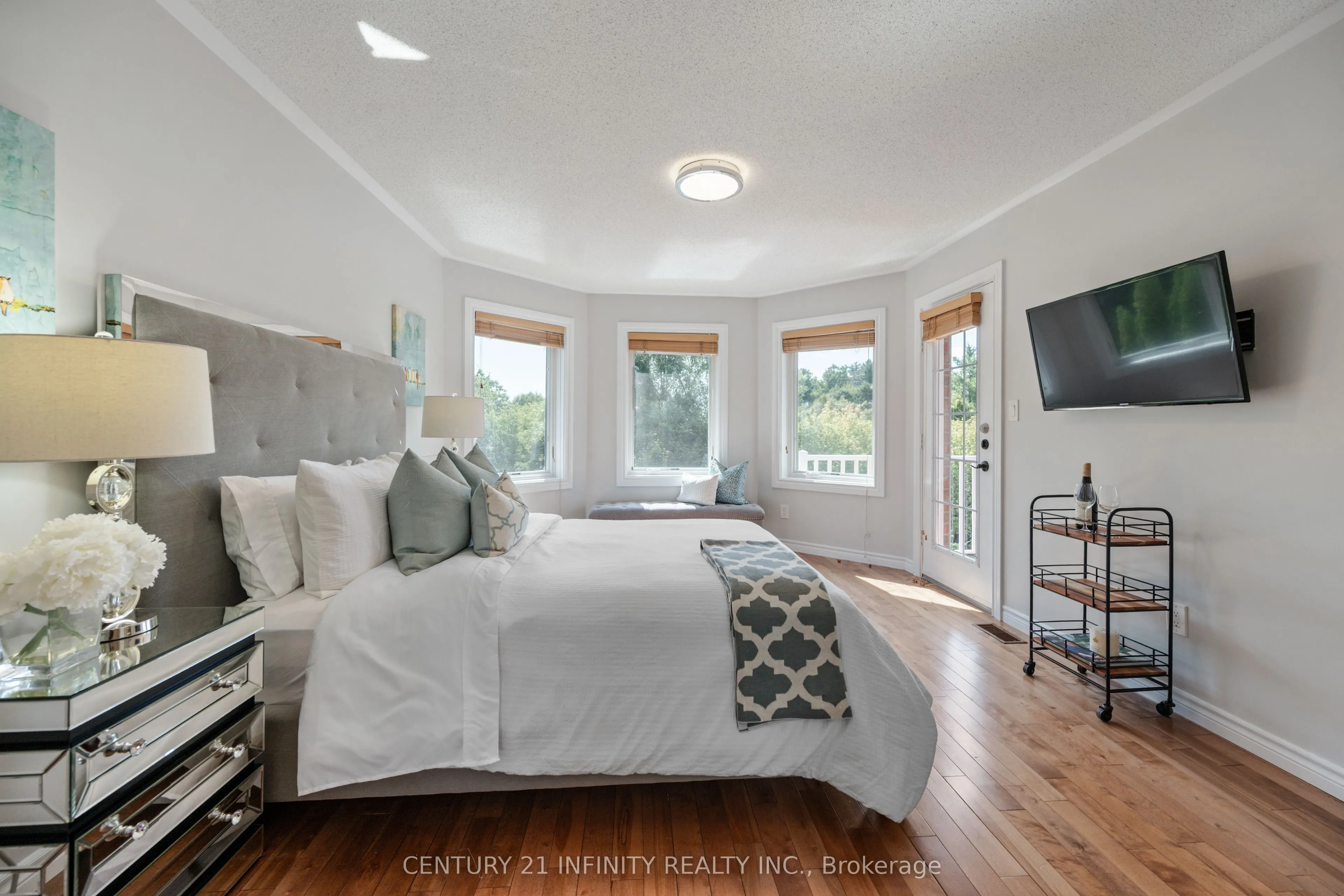 973 Mountview Court