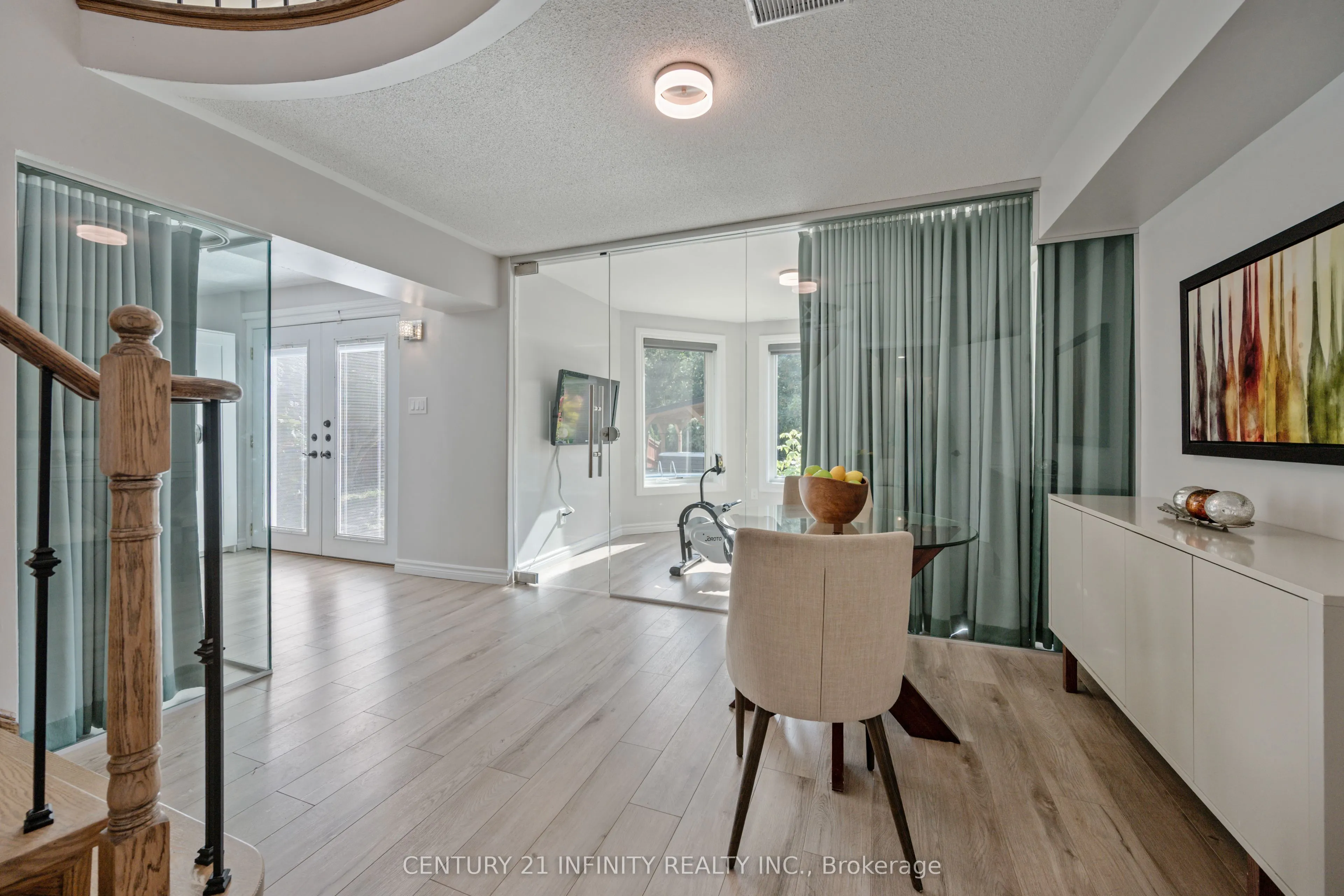 973 Mountview Court