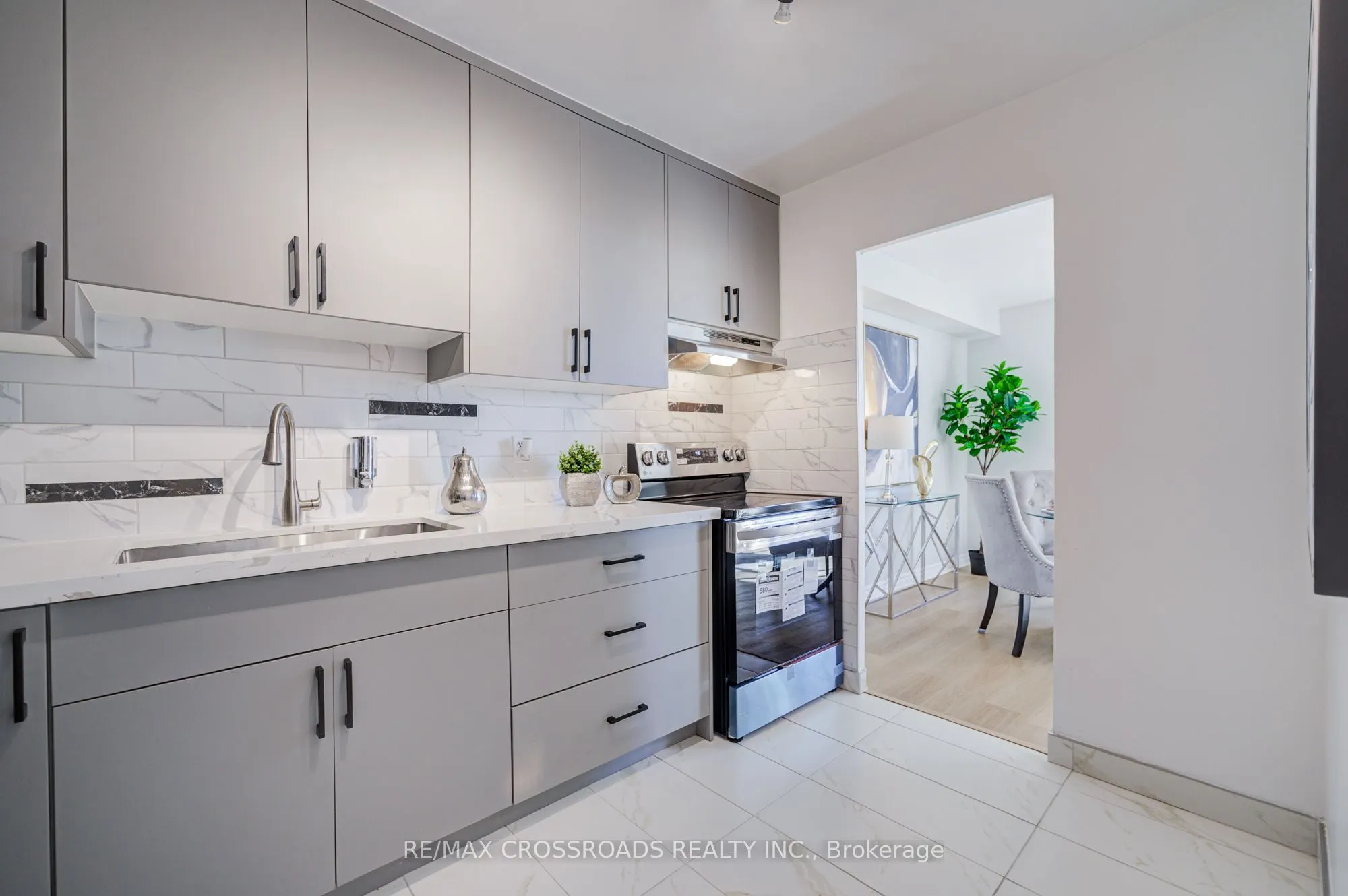 5 Massey Square, #1202