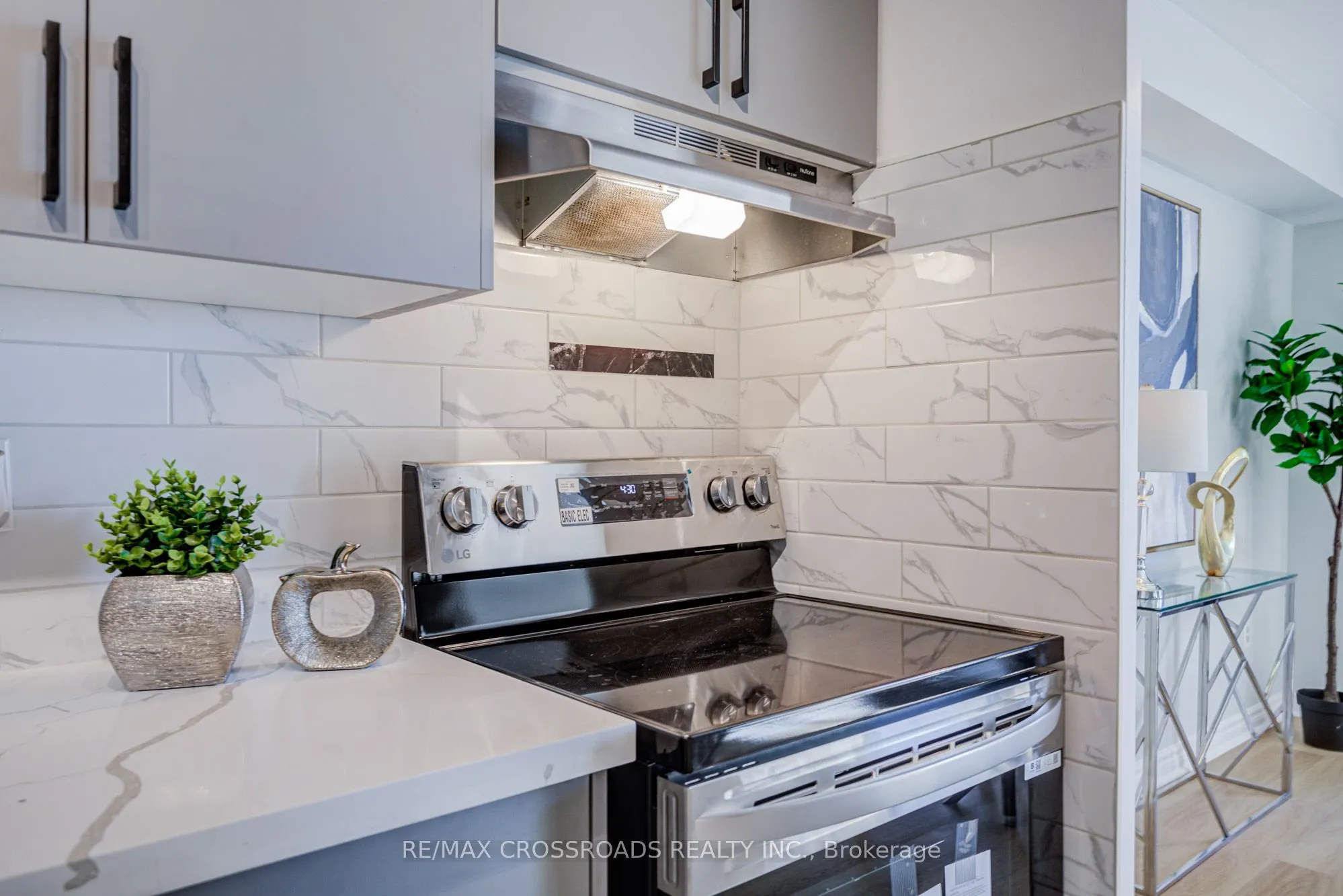 5 Massey Square, #1202
