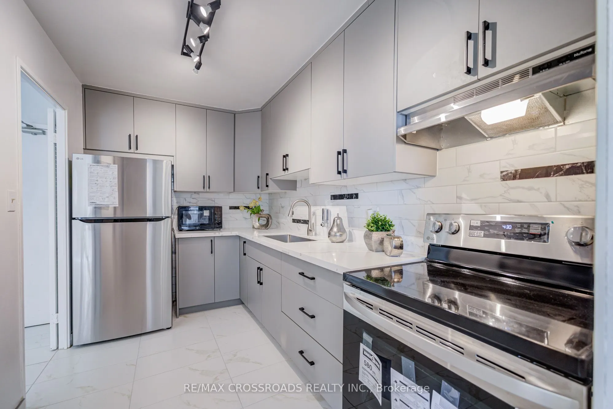 5 Massey Square, #1202