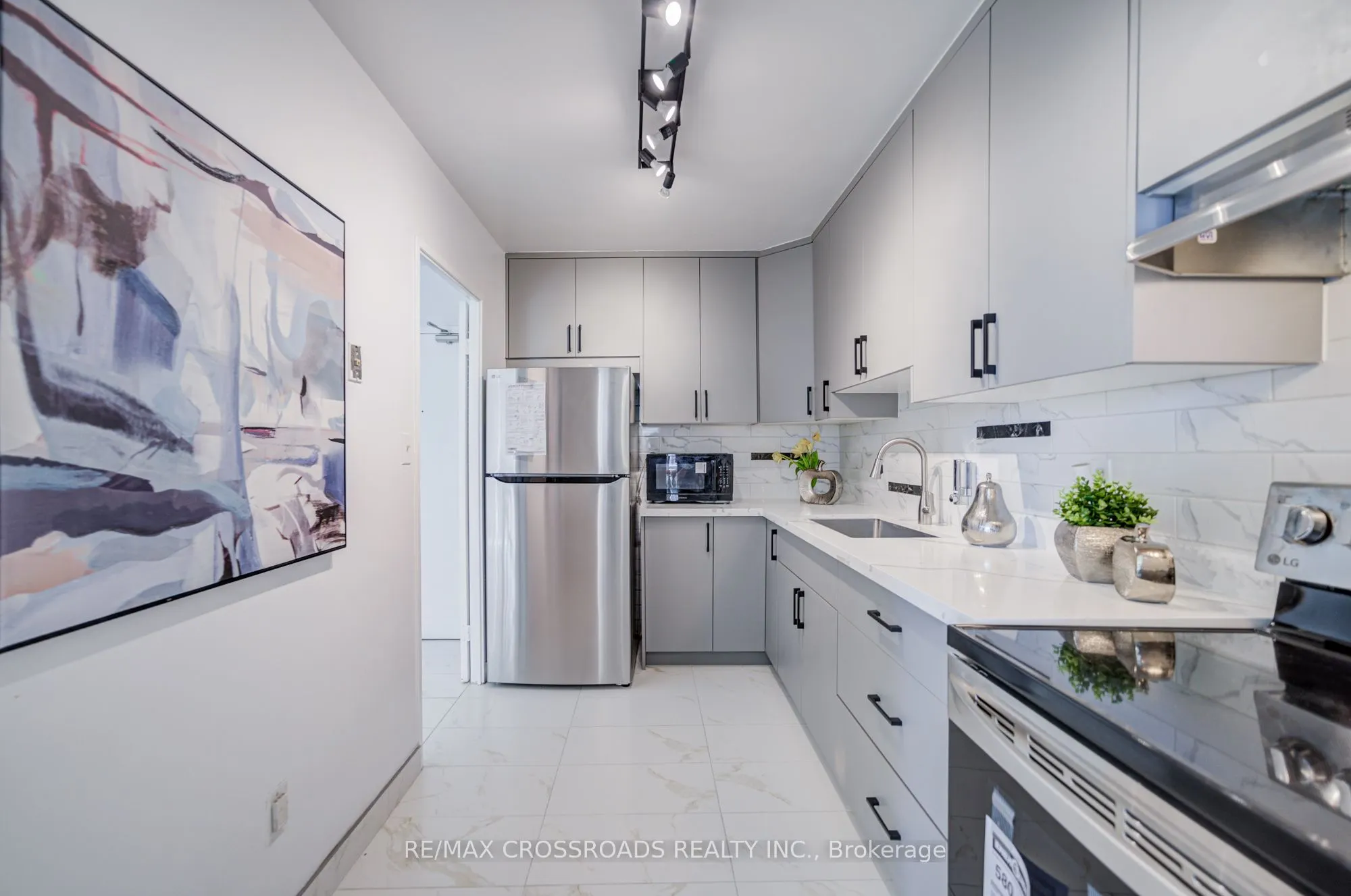5 Massey Square, #1202