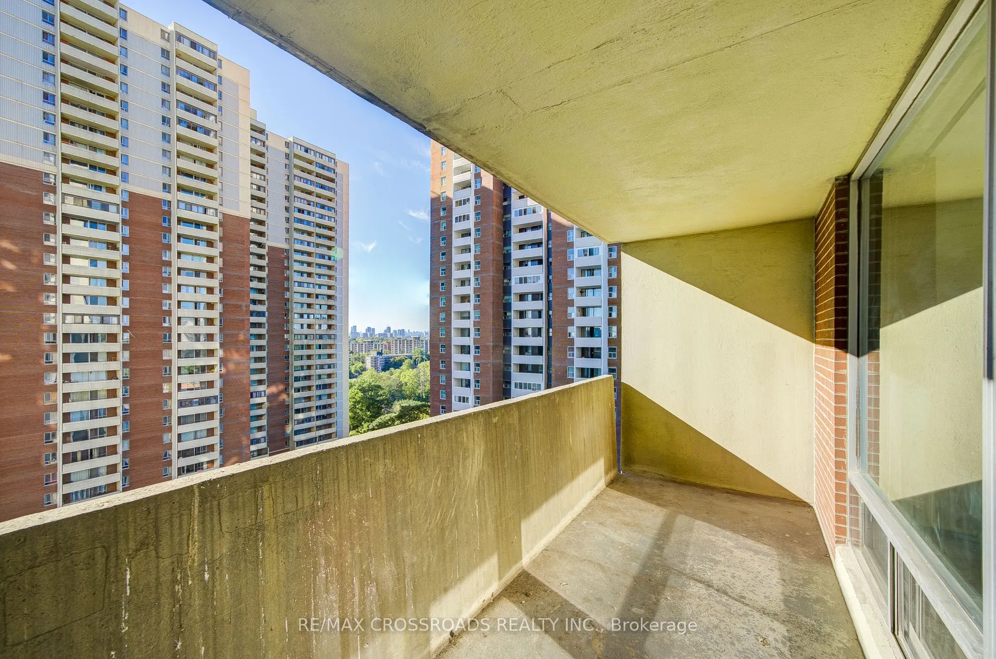 5 Massey Square, #1202