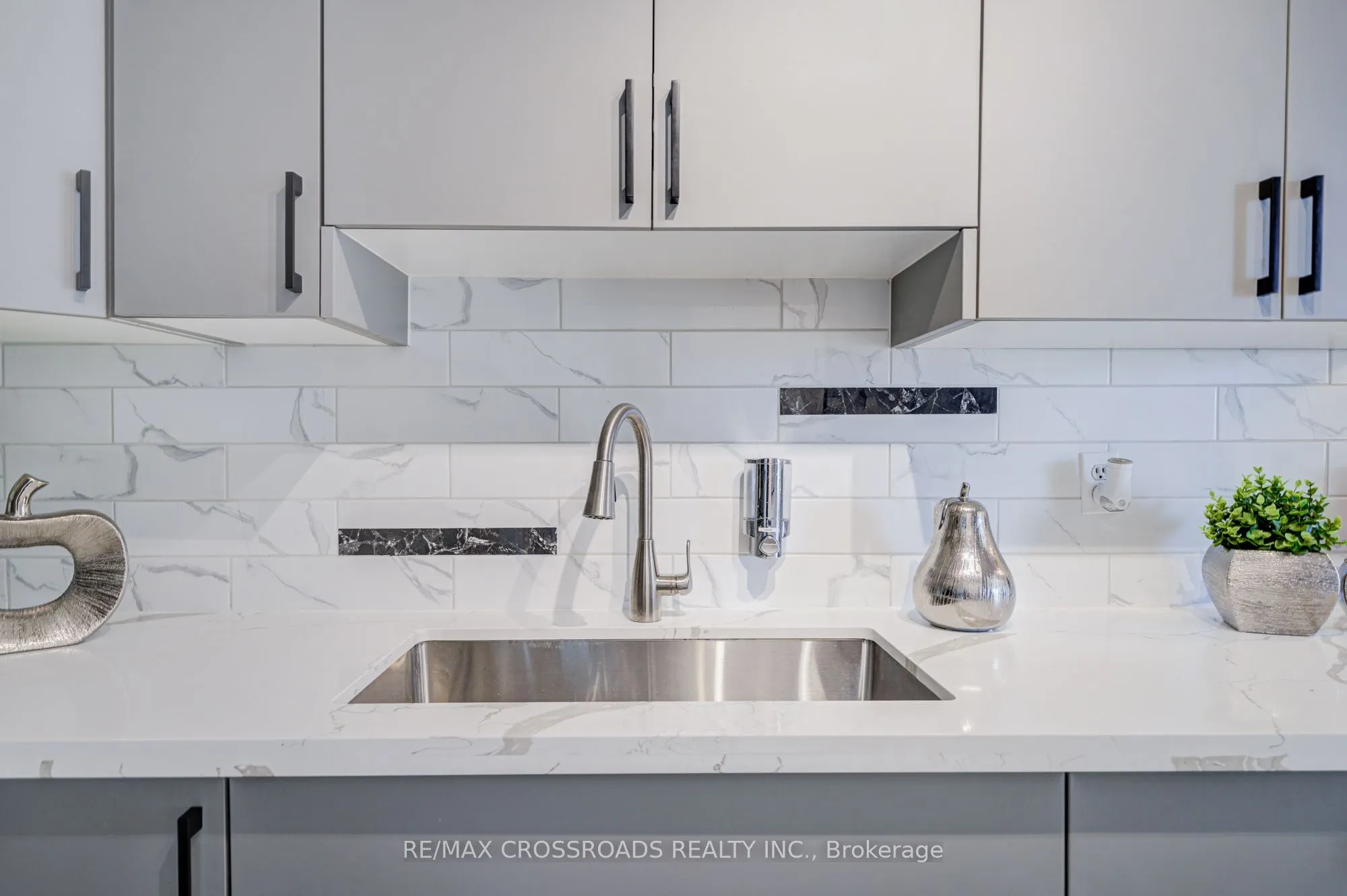 5 Massey Square, #1202
