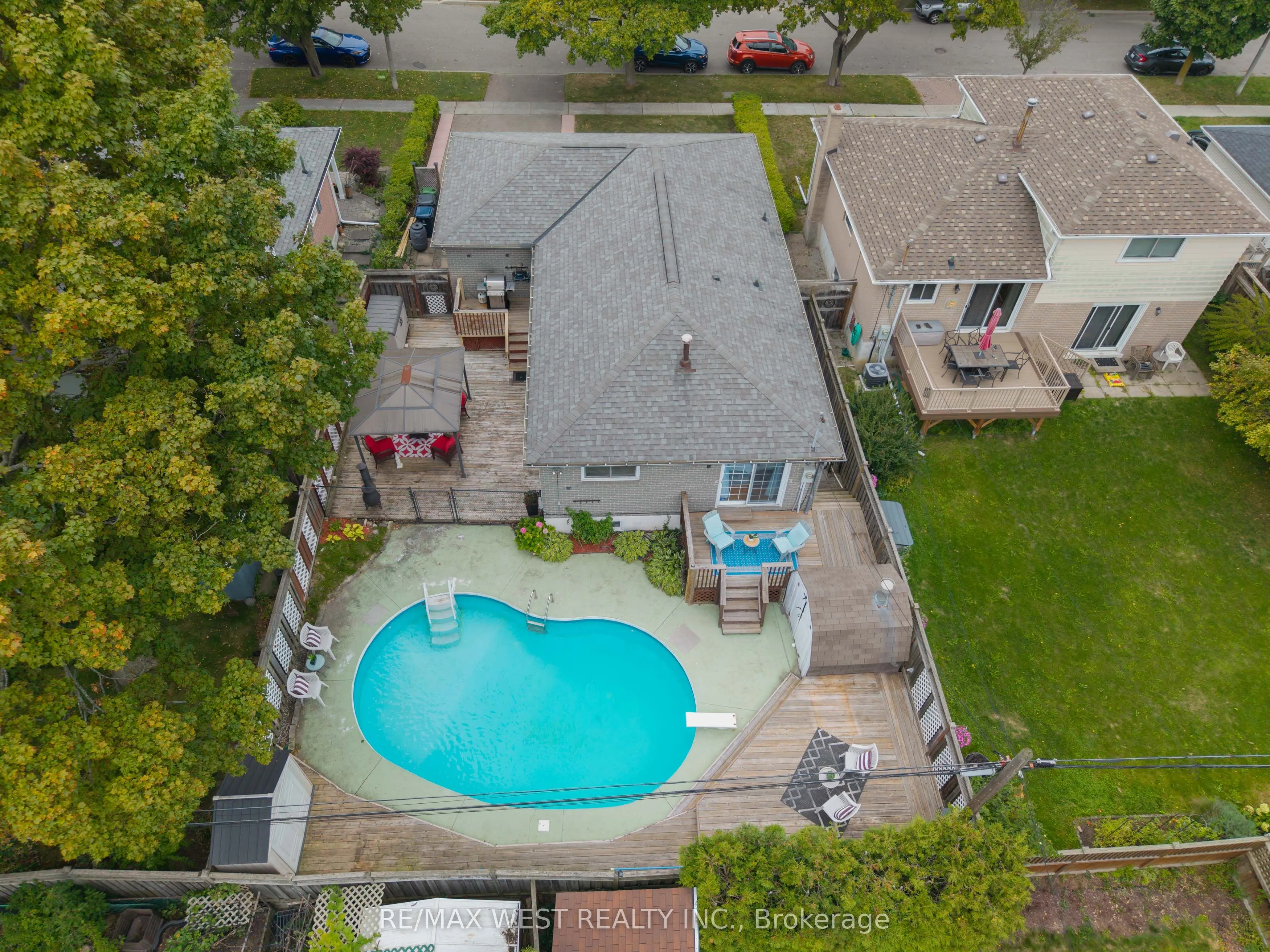 37 Bledlow Manor Drive