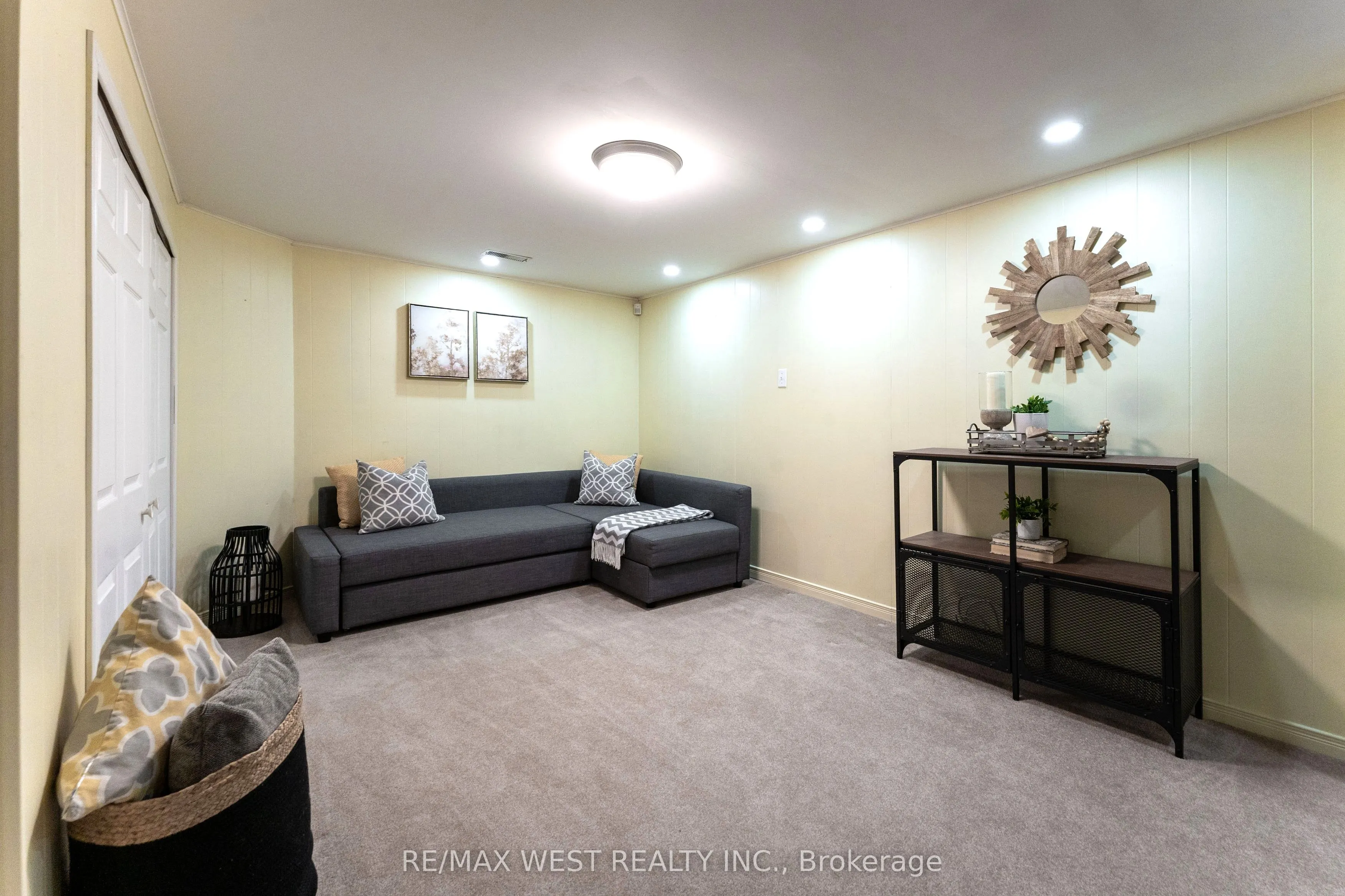 37 Bledlow Manor Drive