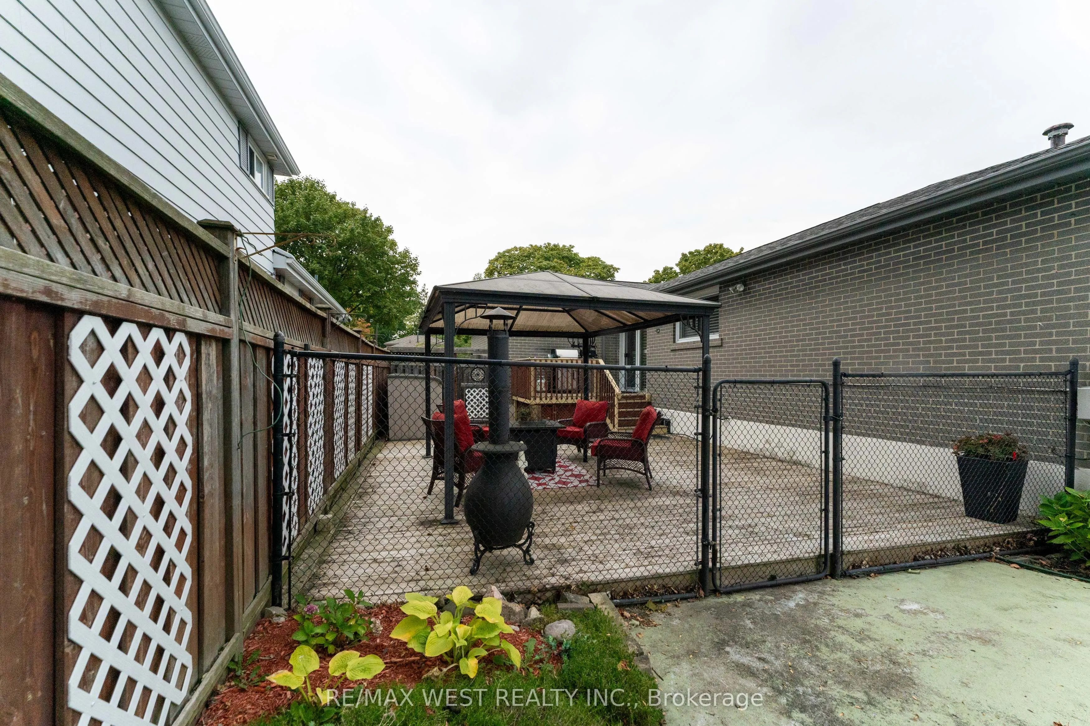37 Bledlow Manor Drive