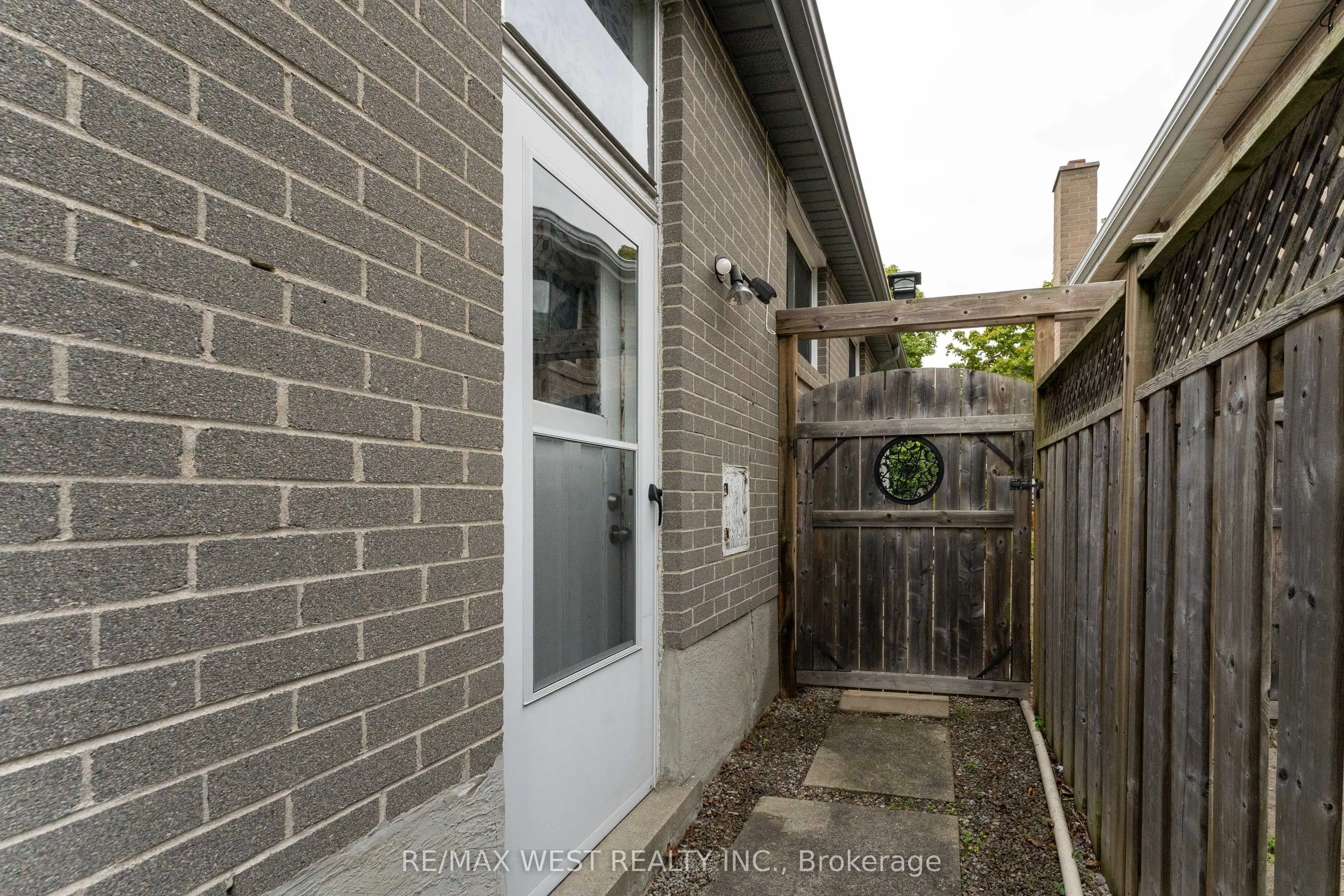 37 Bledlow Manor Drive