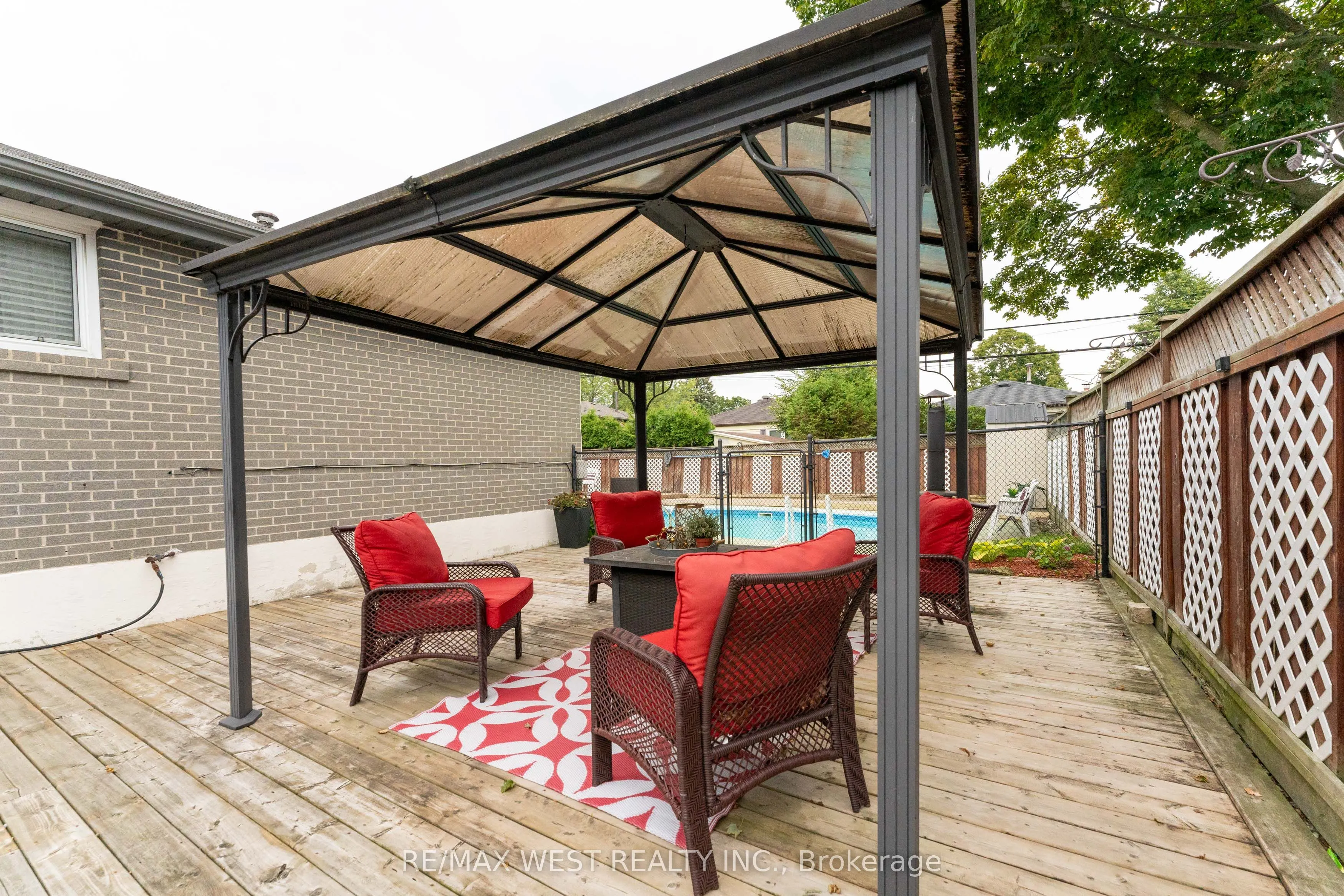 37 Bledlow Manor Drive