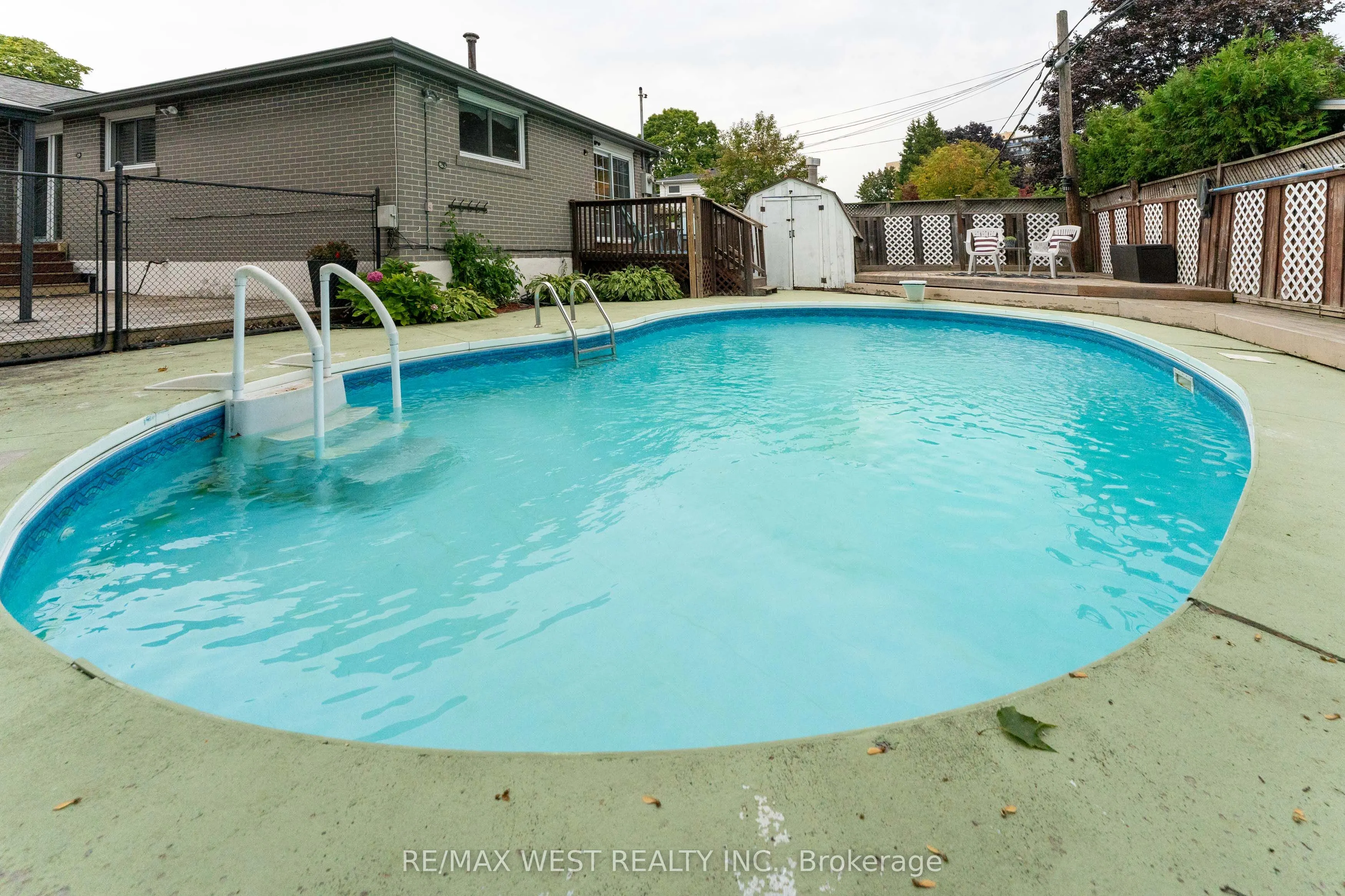 37 Bledlow Manor Drive