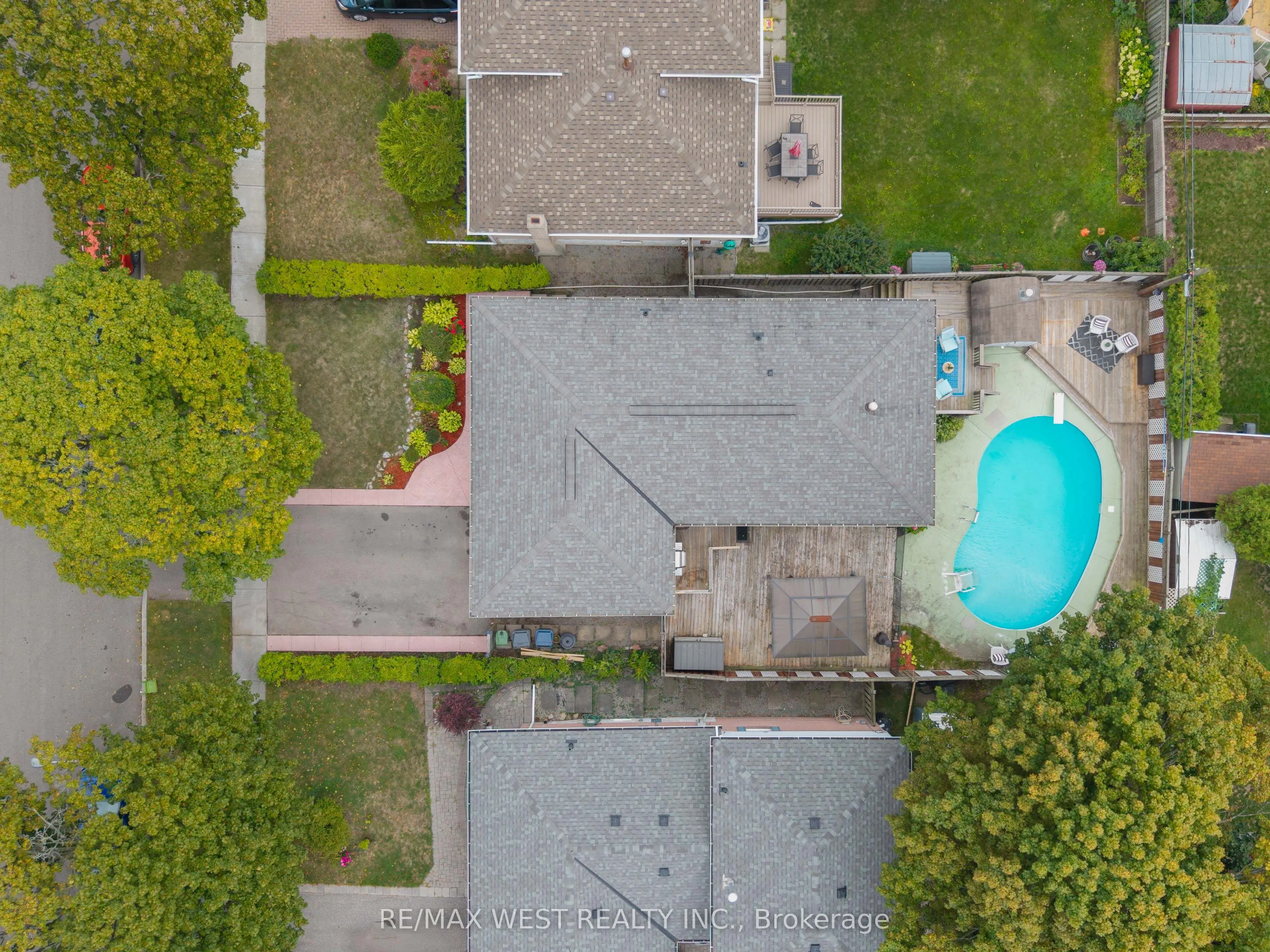 37 Bledlow Manor Drive