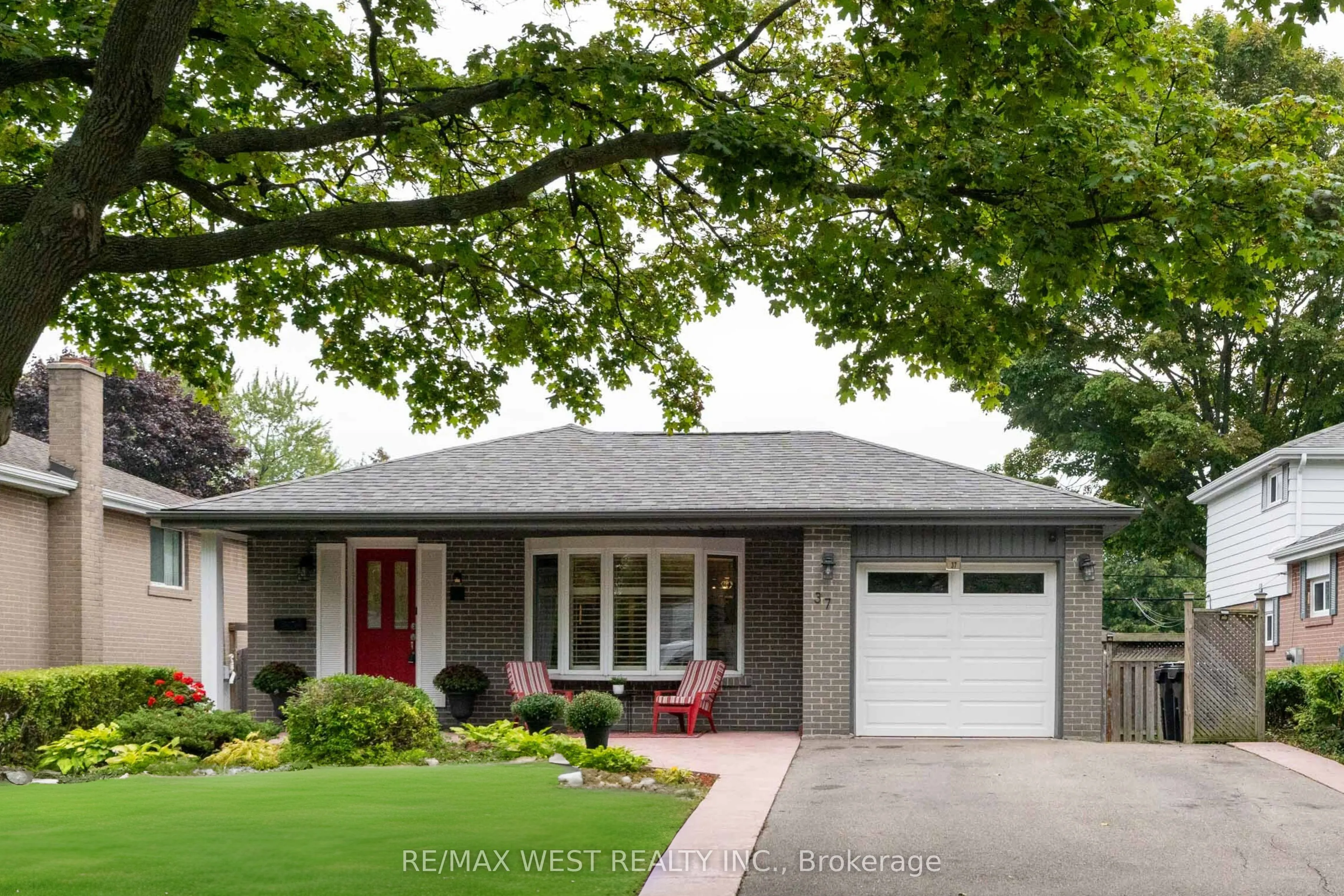 37 Bledlow Manor Drive