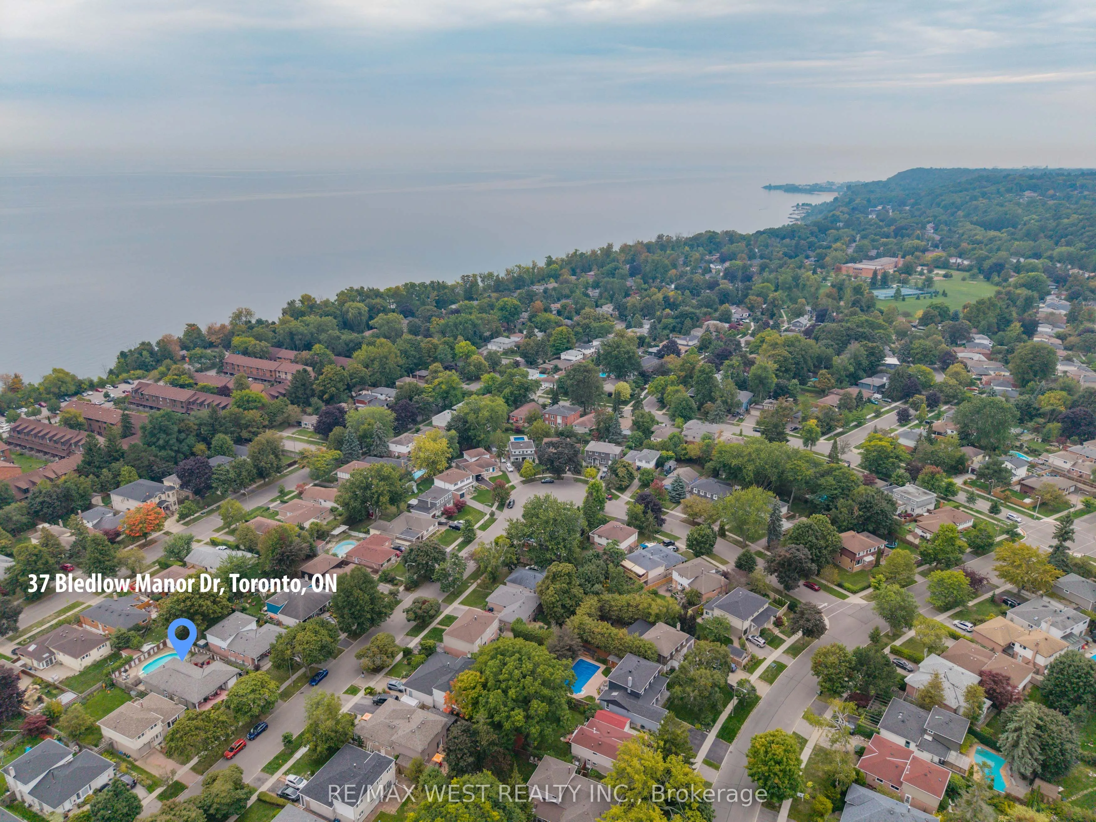 37 Bledlow Manor Drive