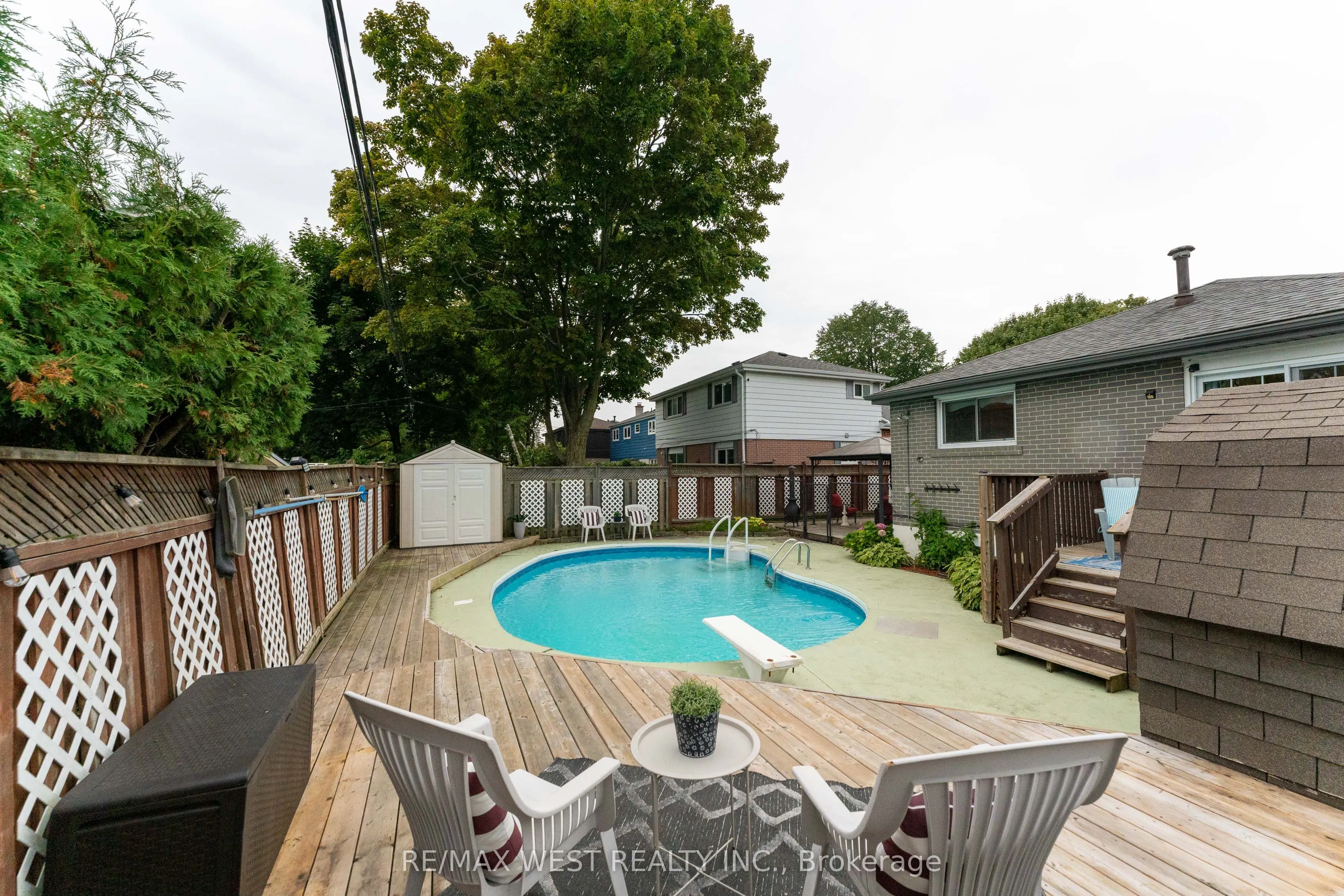 37 Bledlow Manor Drive